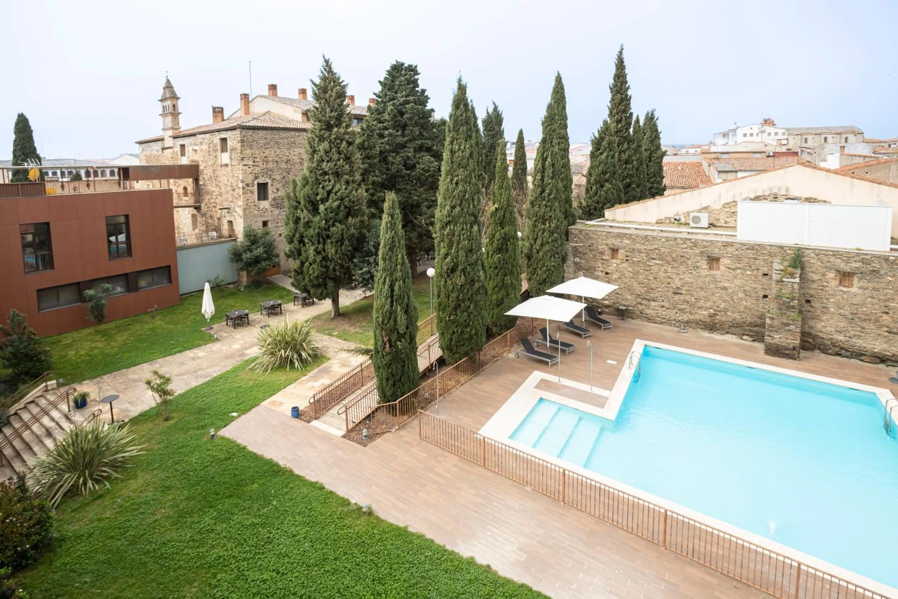 Swimming pool in Hotel Puente de Alconétar