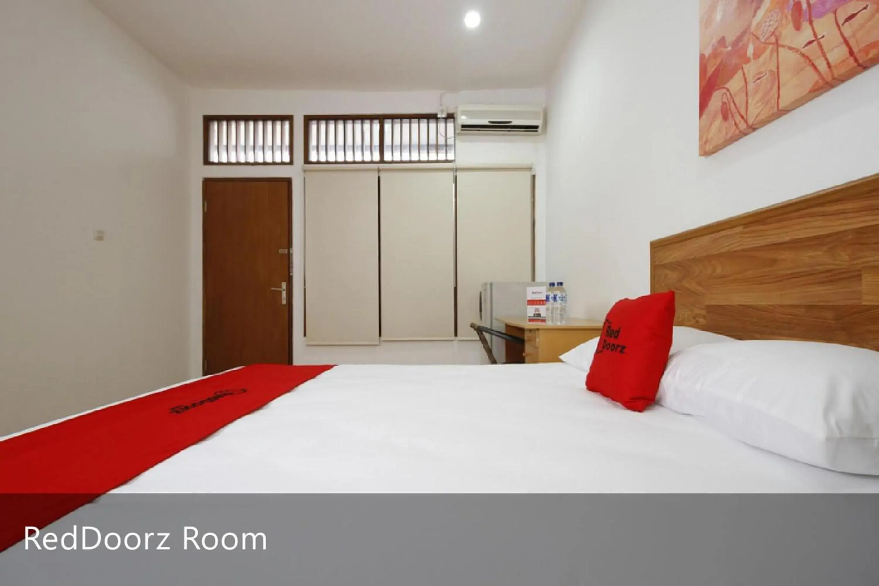 Bed in RedDoorz Plus near Plaza Indonesia Bed in RedDoorz Plus near Plaza Indonesia
