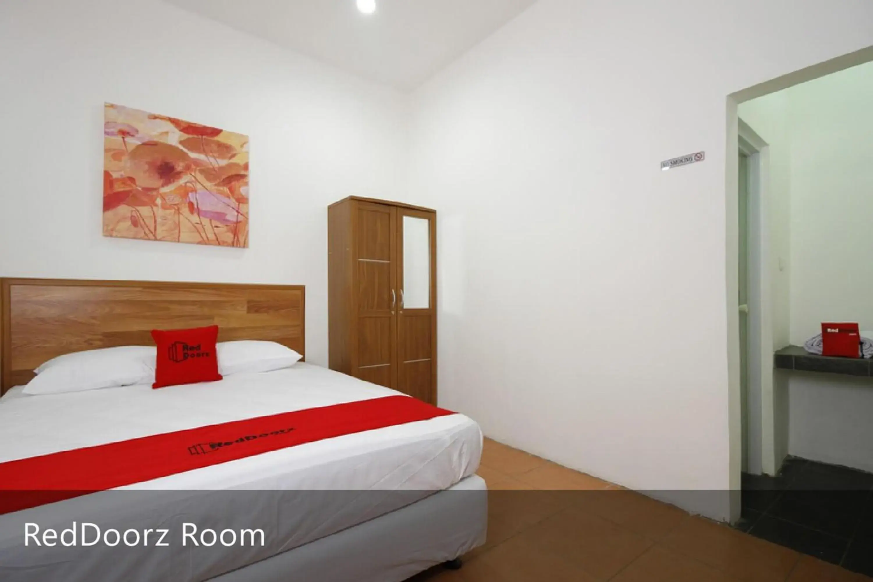 Bed in RedDoorz Plus near Plaza Indonesia Bed in RedDoorz Plus near Plaza Indonesia