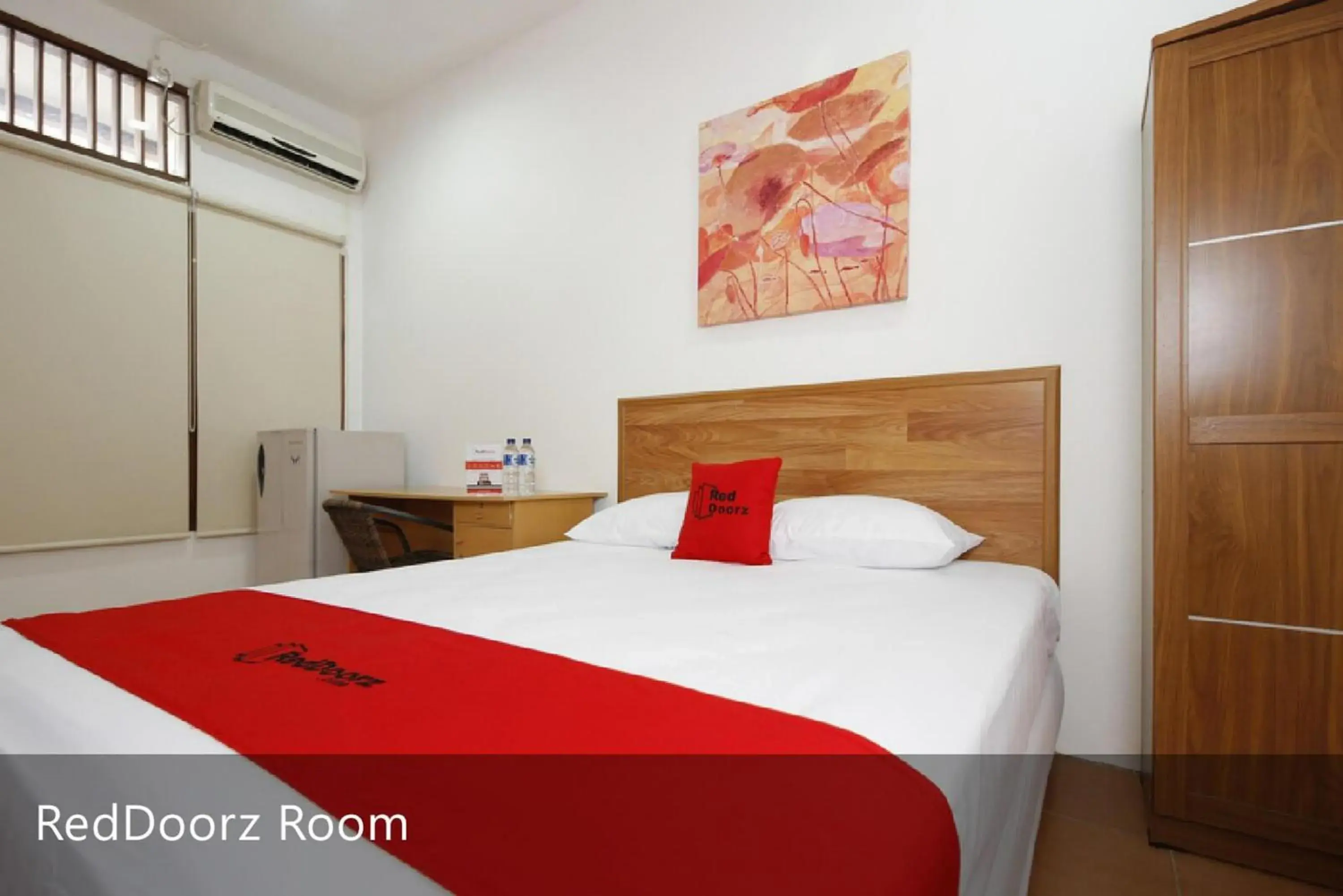 Bed in RedDoorz Plus near Plaza Indonesia Bed in RedDoorz Plus near Plaza Indonesia