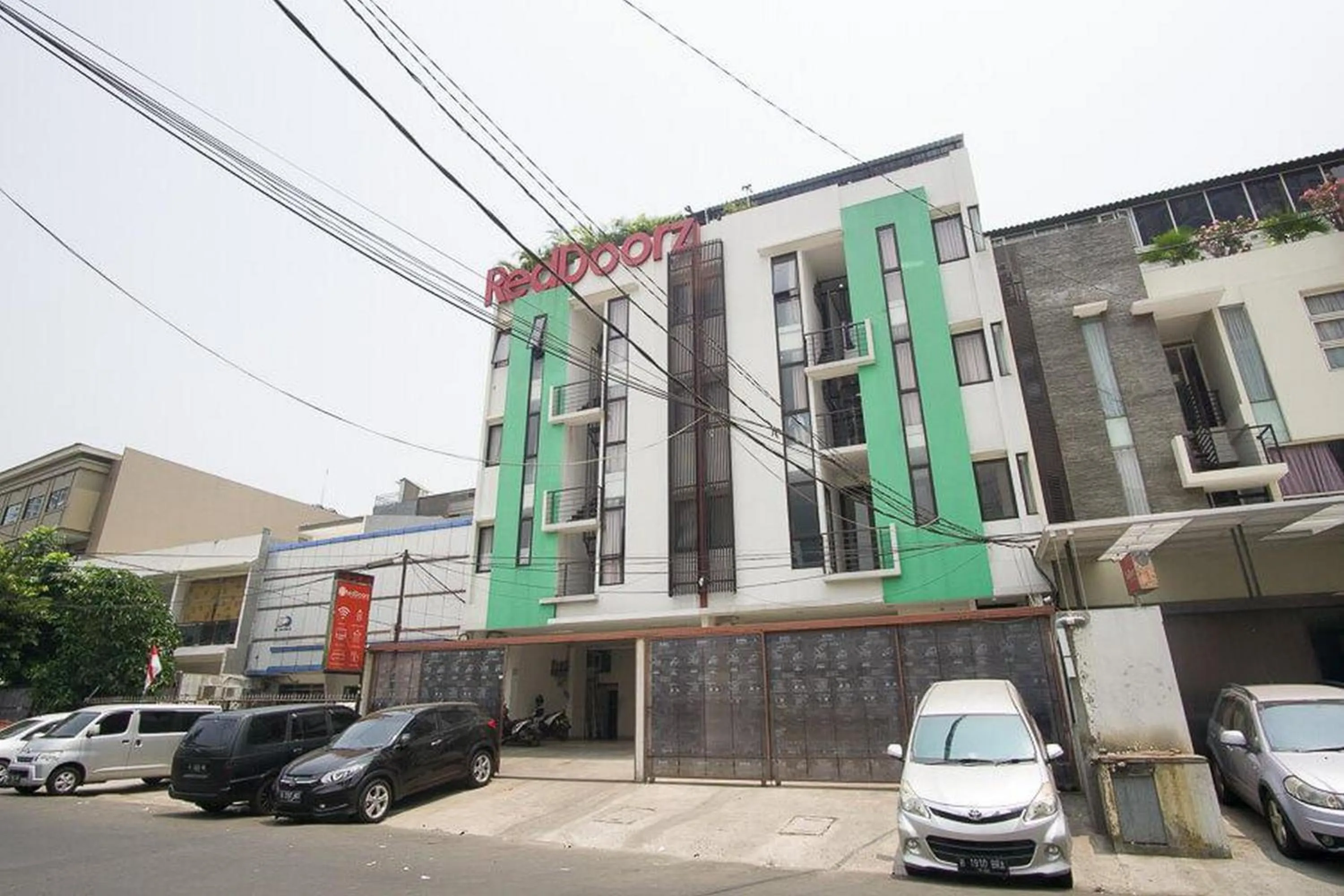 RedDoorz Plus near Plaza Indonesia