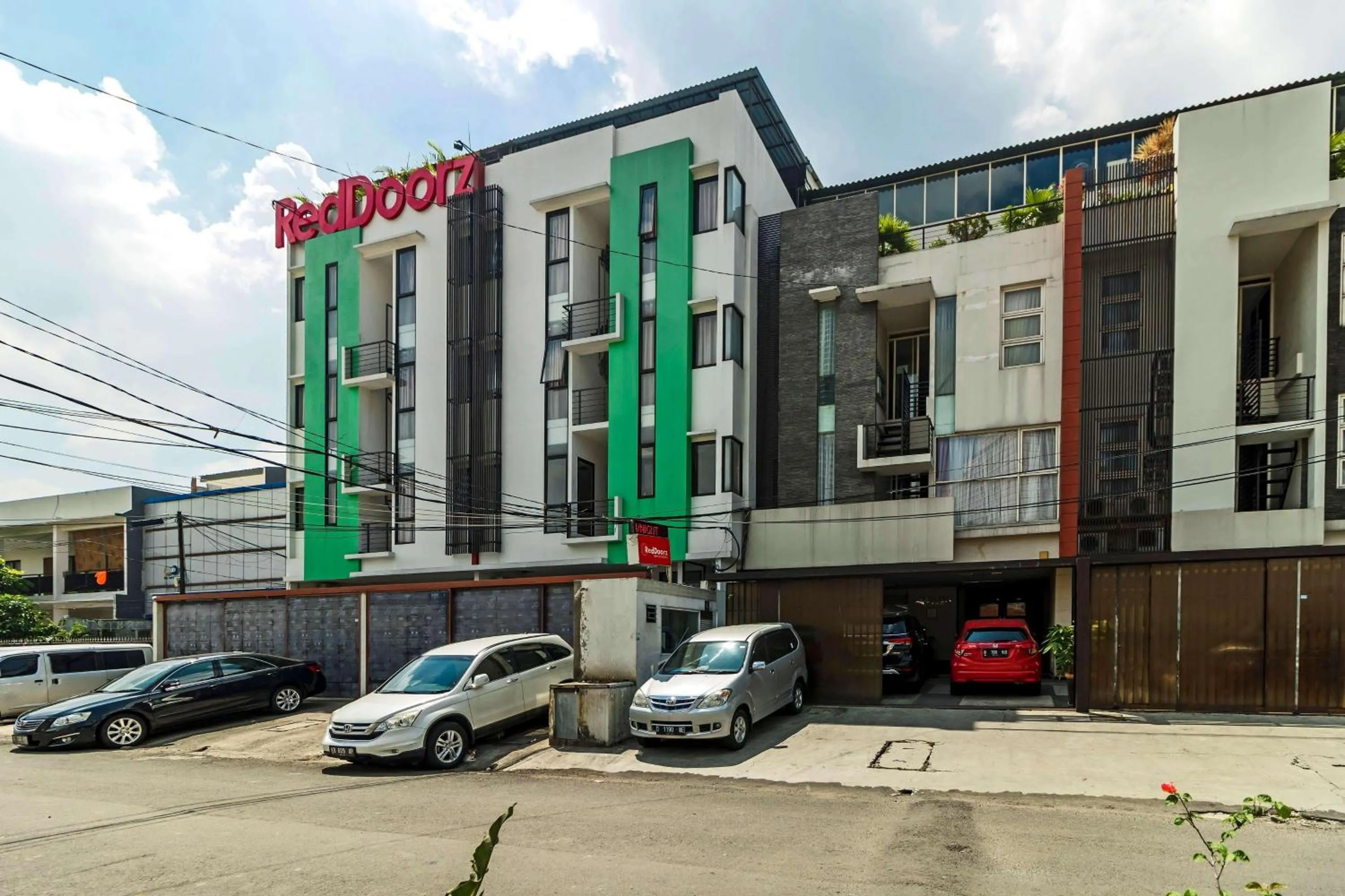 RedDoorz Plus near Plaza Indonesia