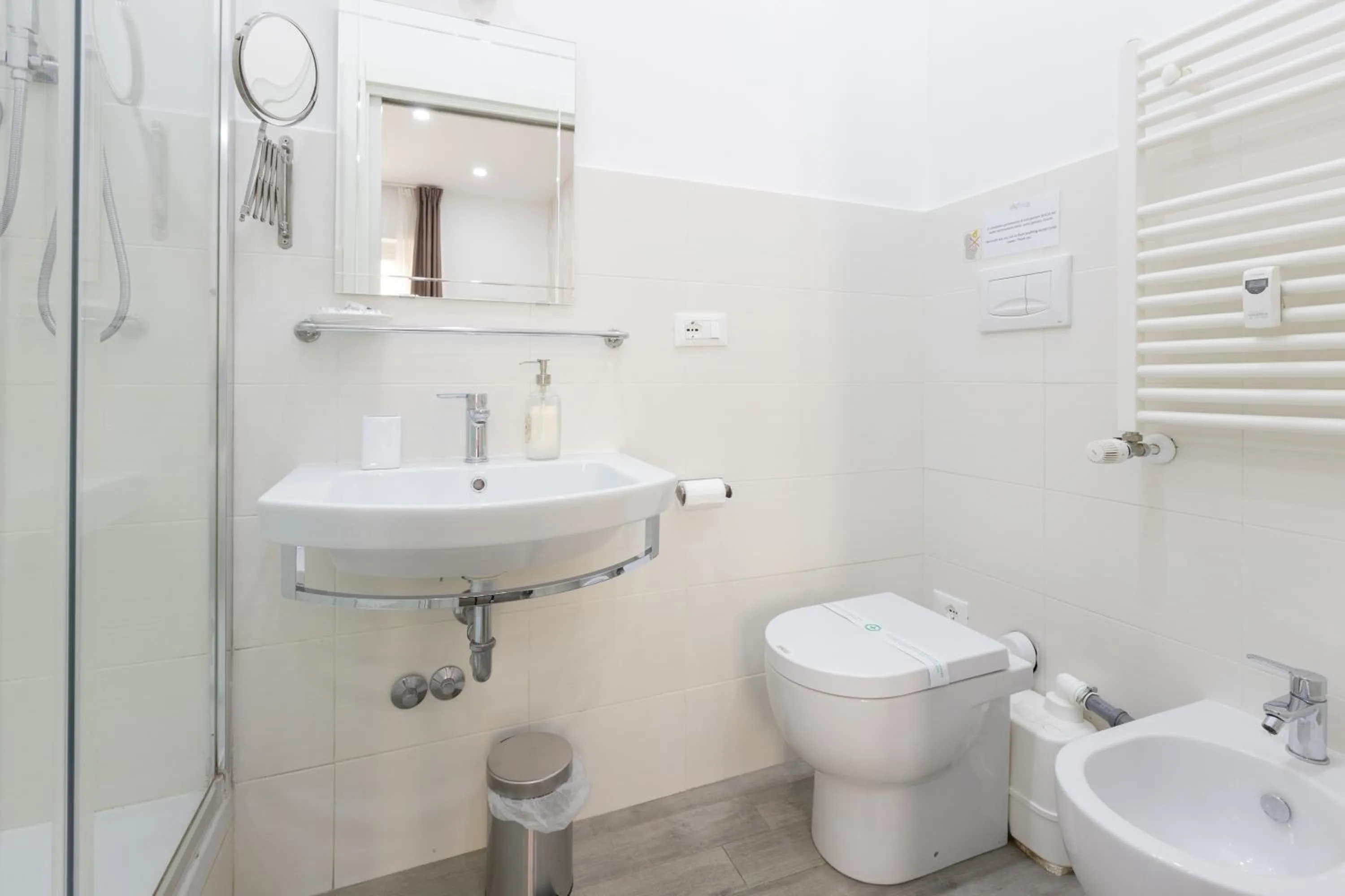 Shower in 247 Luxury Rooms Trastevere