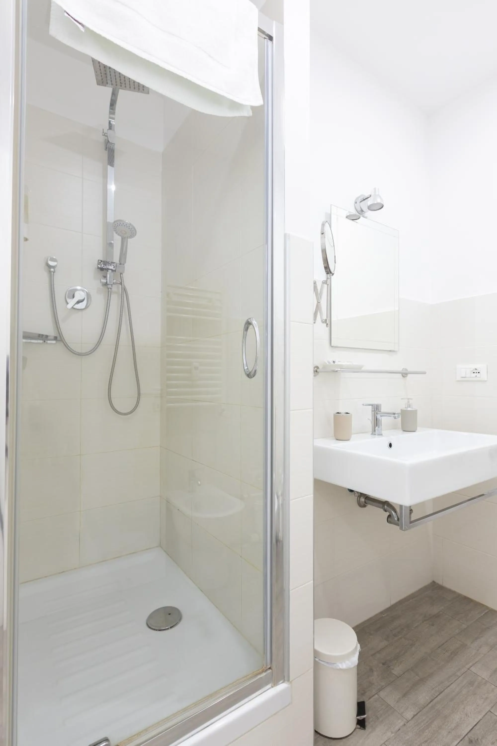 Shower in 247 Luxury Rooms Trastevere