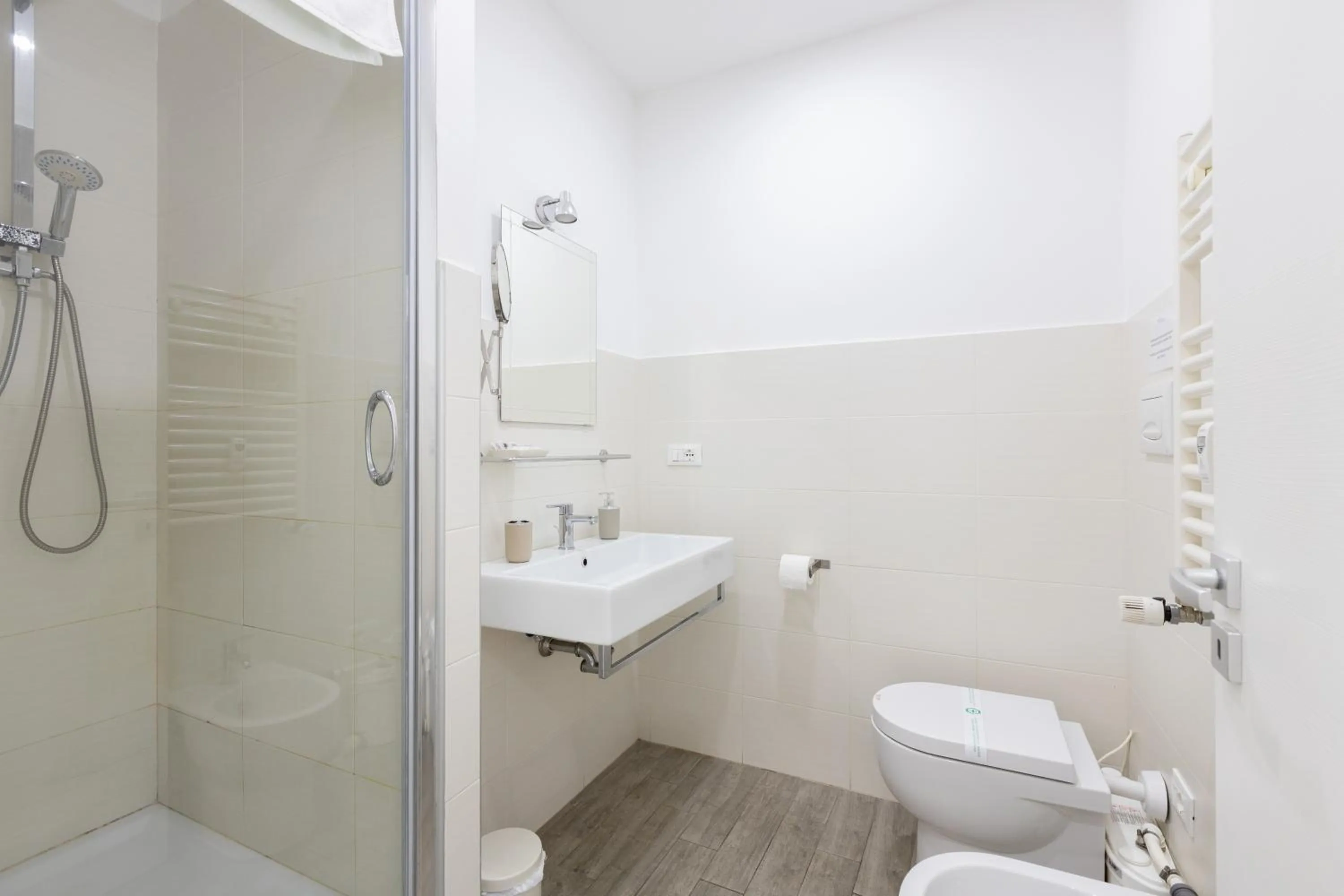 Shower in 247 Luxury Rooms Trastevere