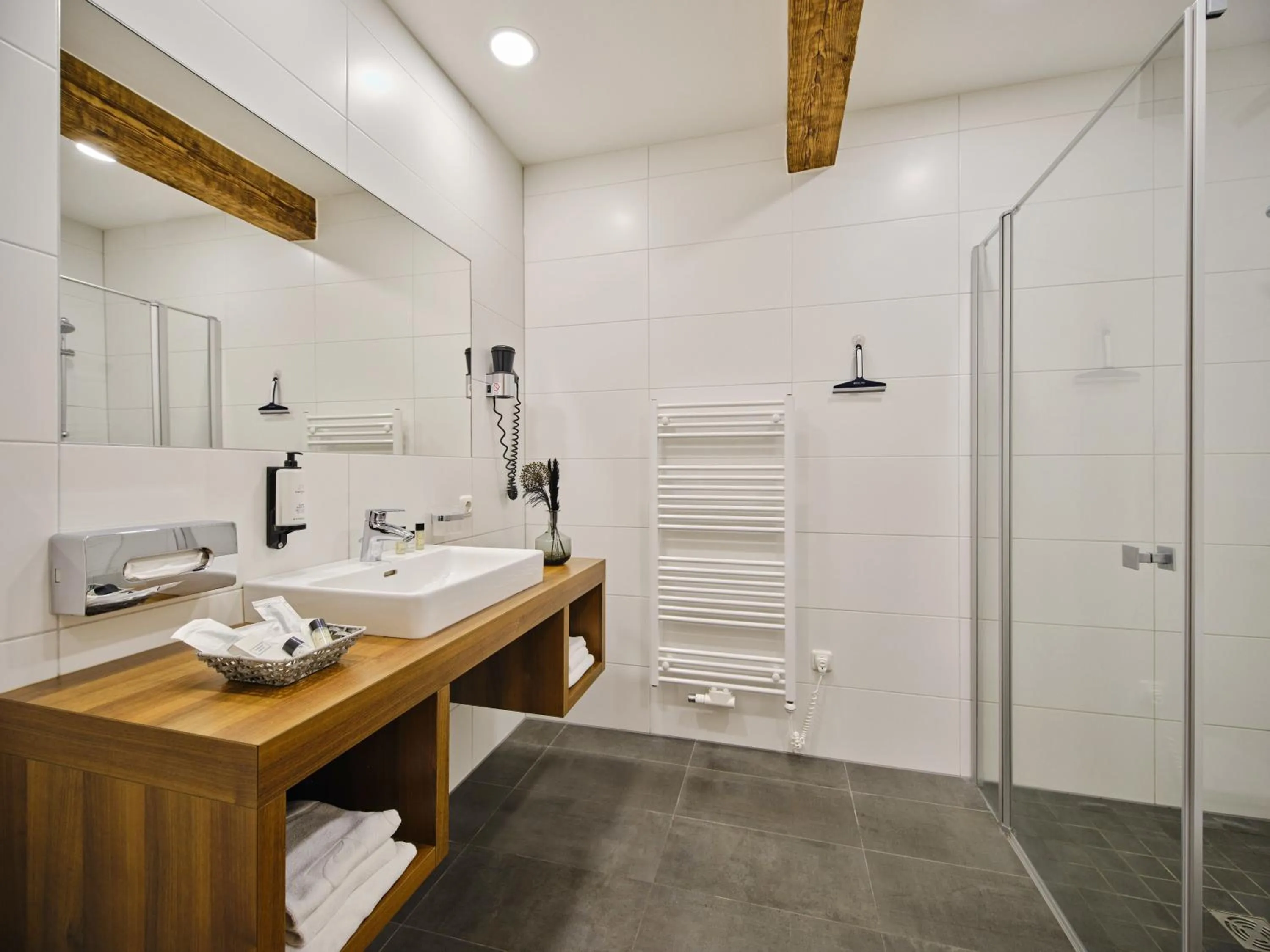 Shower in Hofwirthotel