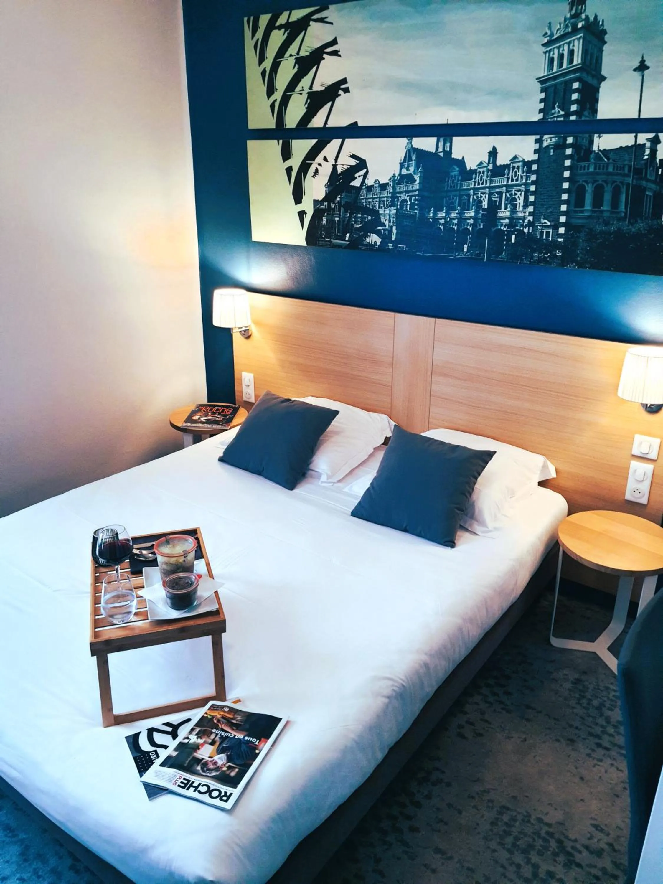 Coffee/tea facilities, Bed in Hôtel de la Gare - Restaurant Bistro Quai