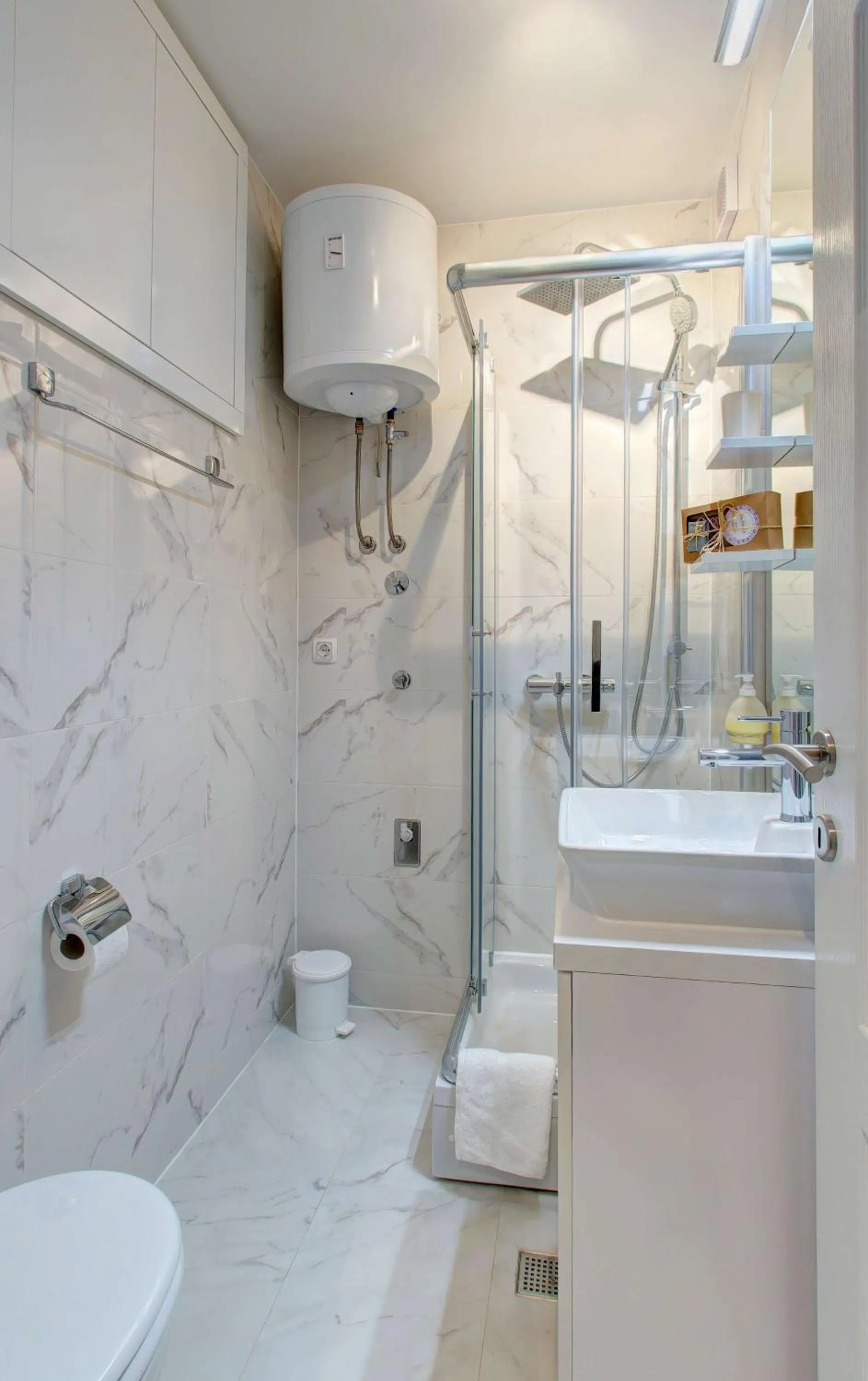 Shower in Luxury Studio Yasmine