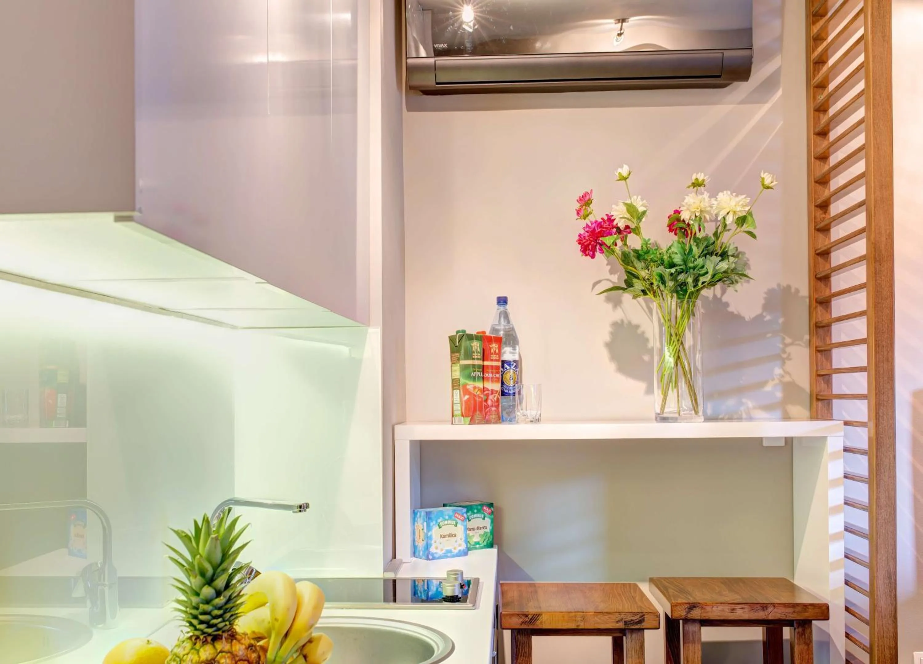Coffee/tea facilities in Luxury Studio Yasmine