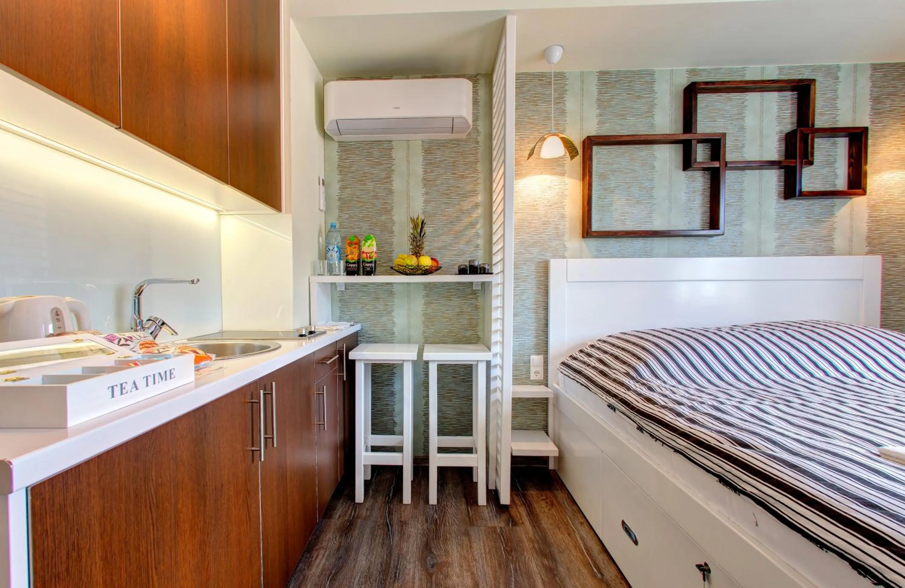 Kitchen or kitchenette, Bed in Luxury Studio Yasmine
