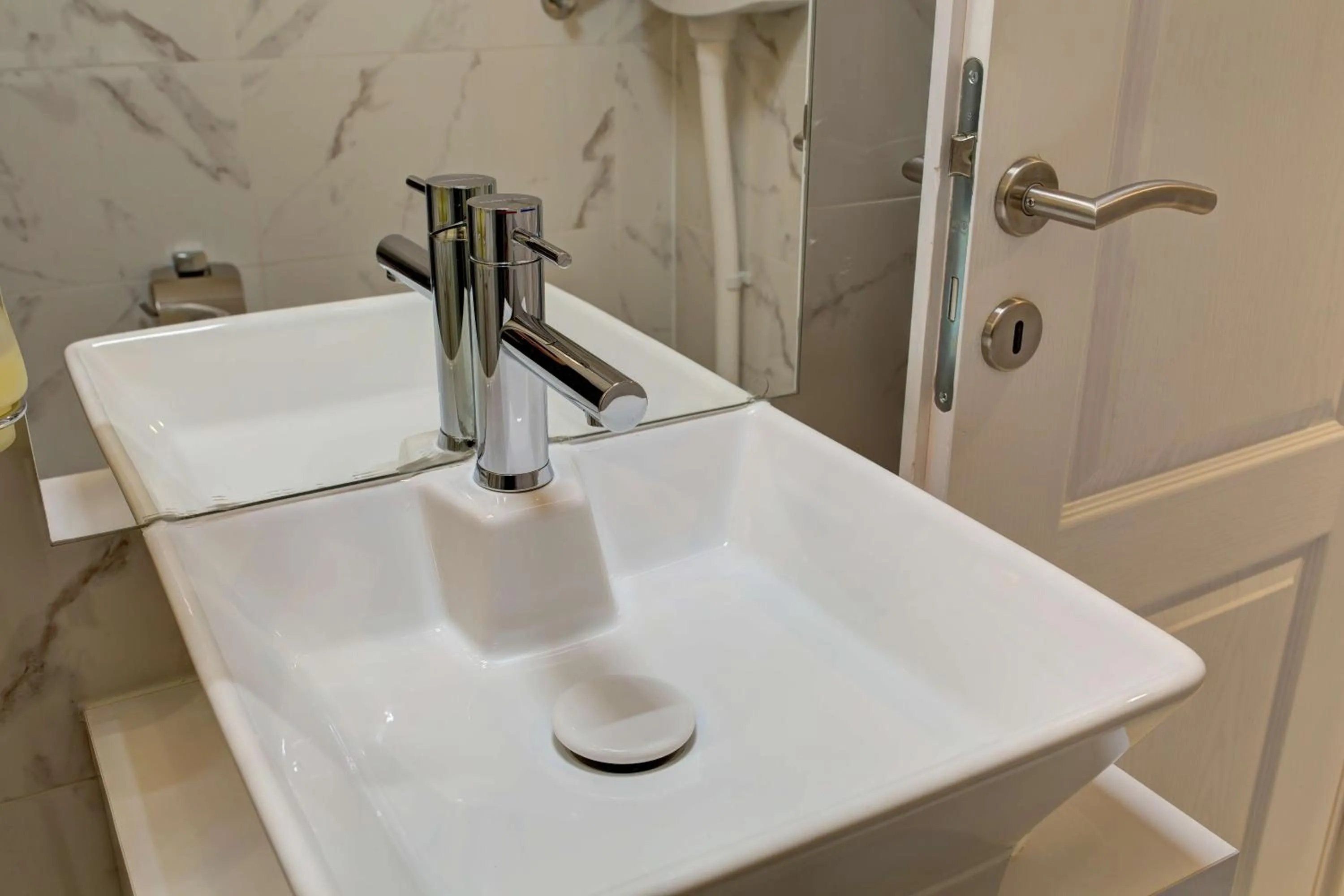 Toilet in Luxury Studio Yasmine