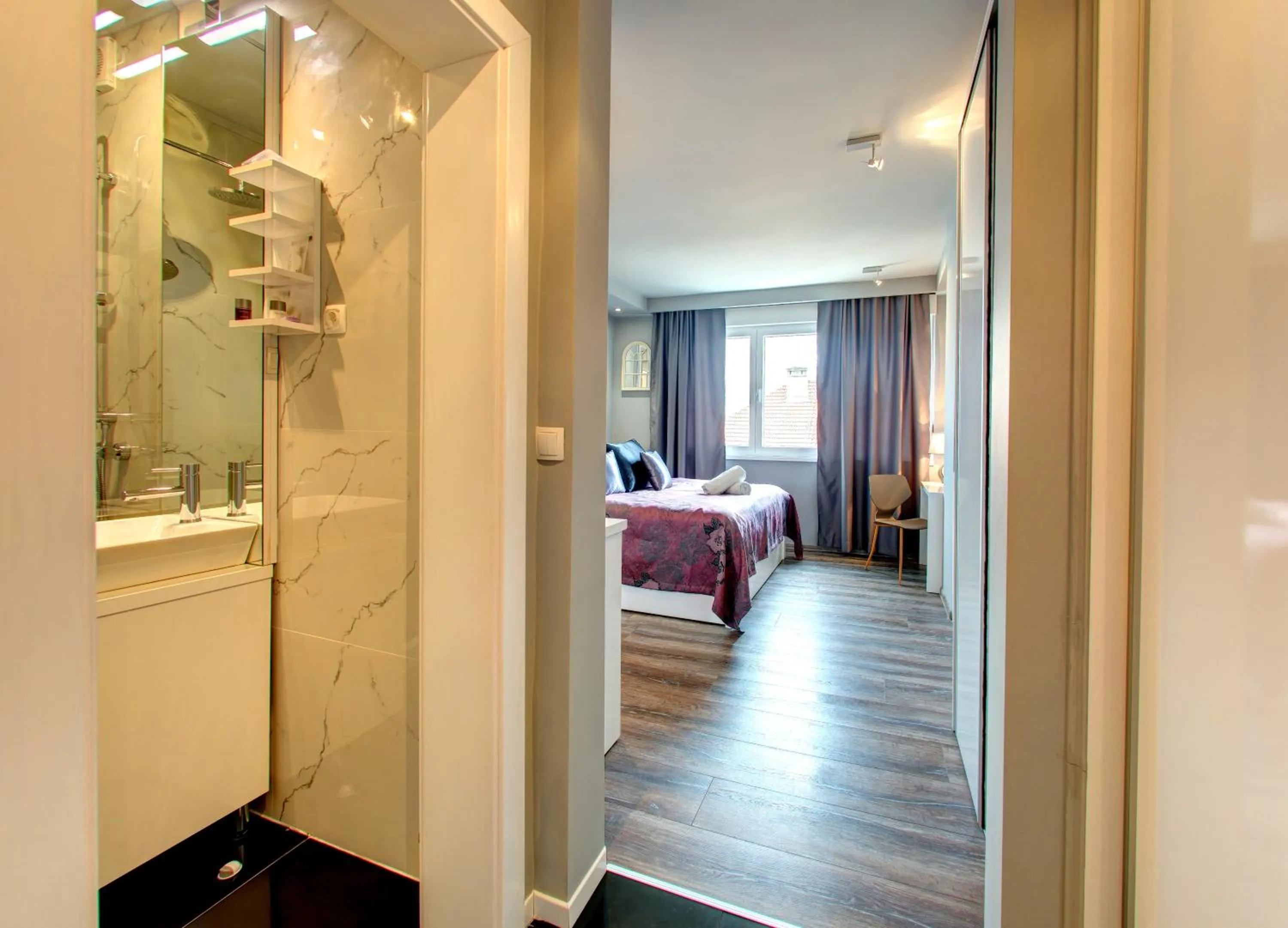 Bathroom, Bed in Luxury Studio Yasmine