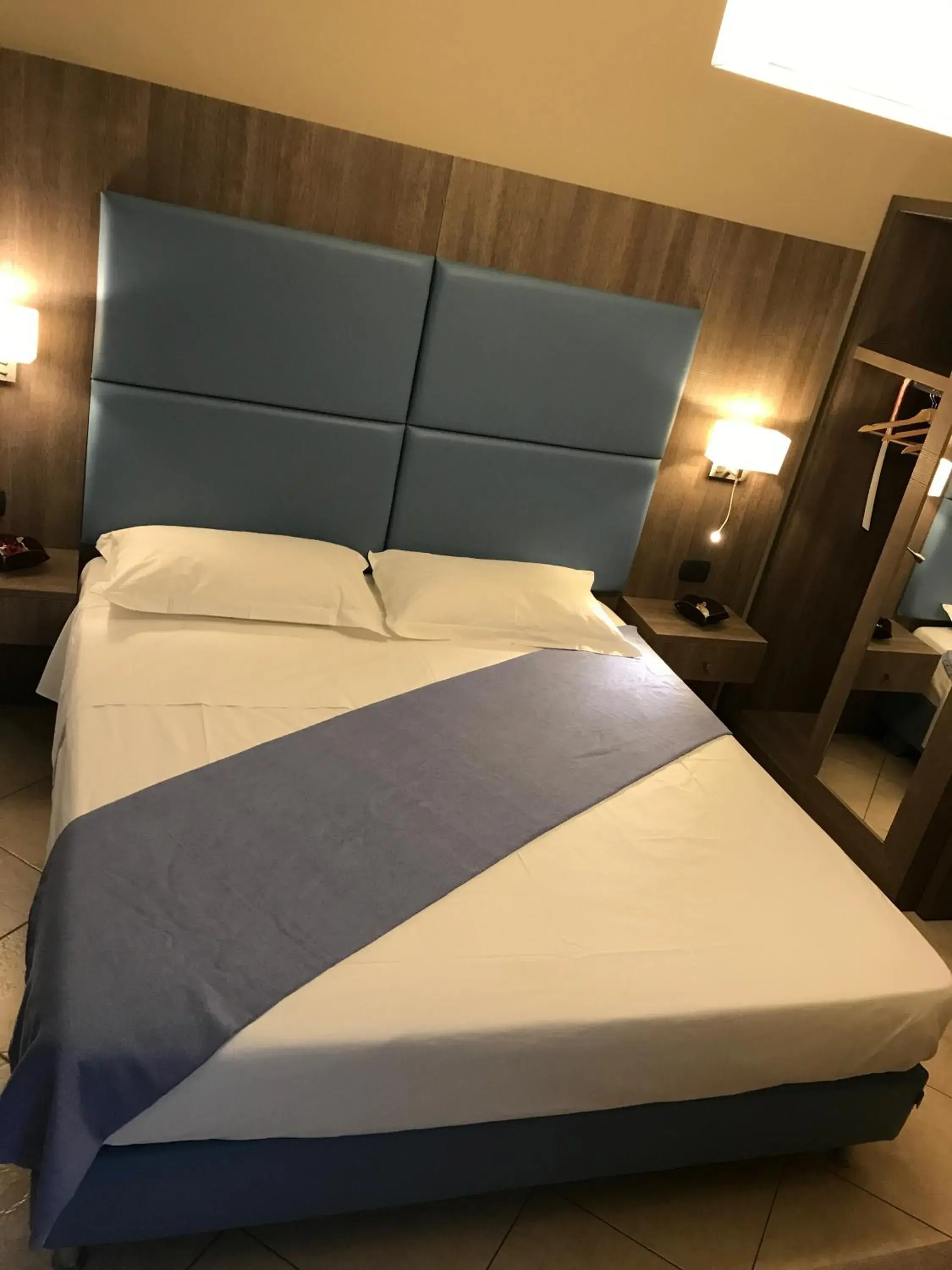 Large Double Room - single occupancy in Napoli Com'era Large Double Room - single occupancy in Napoli Com'era