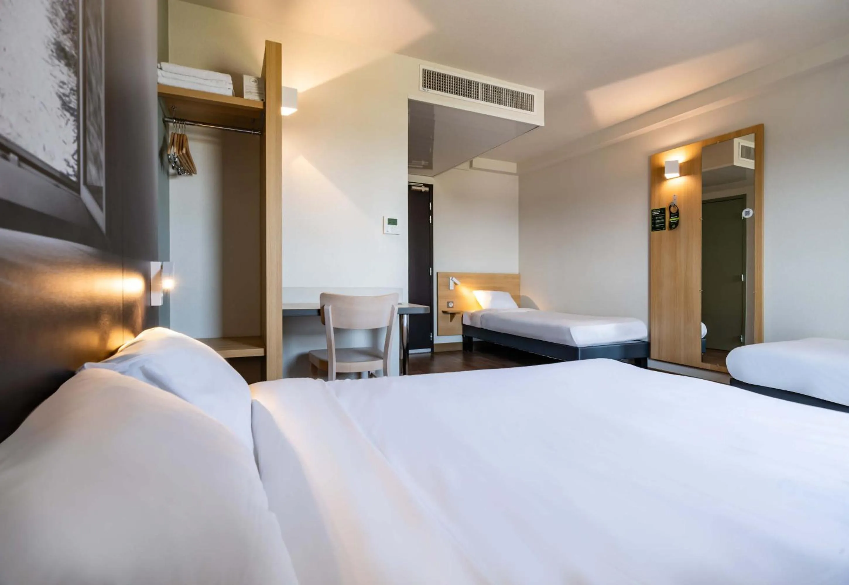 Bedroom, Bed in B&B HOTEL Valence TGV Romans