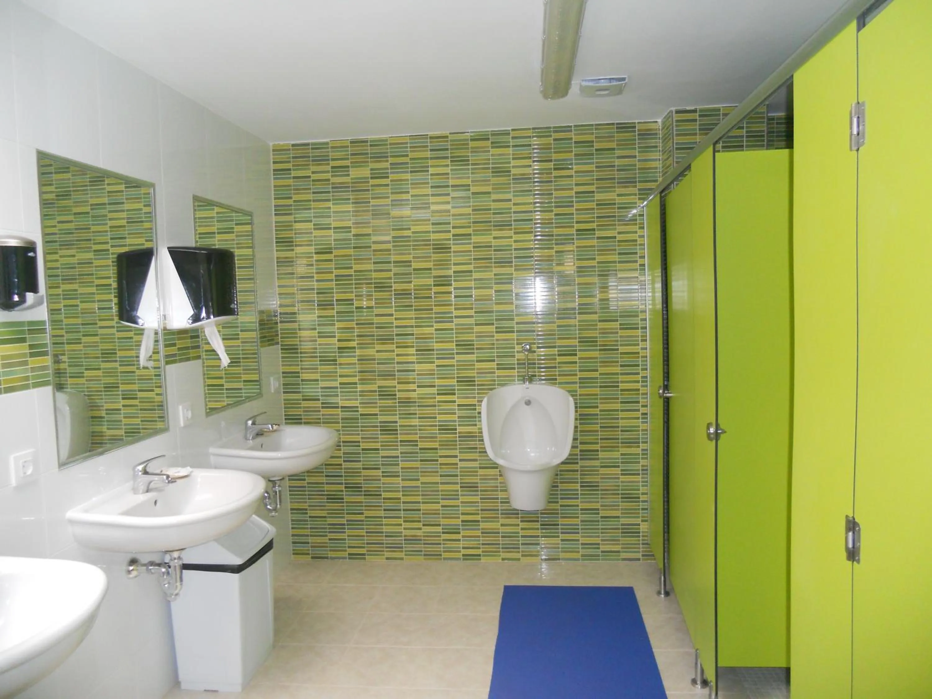 Shower in Albergue la Estacion Santiago de Compostela