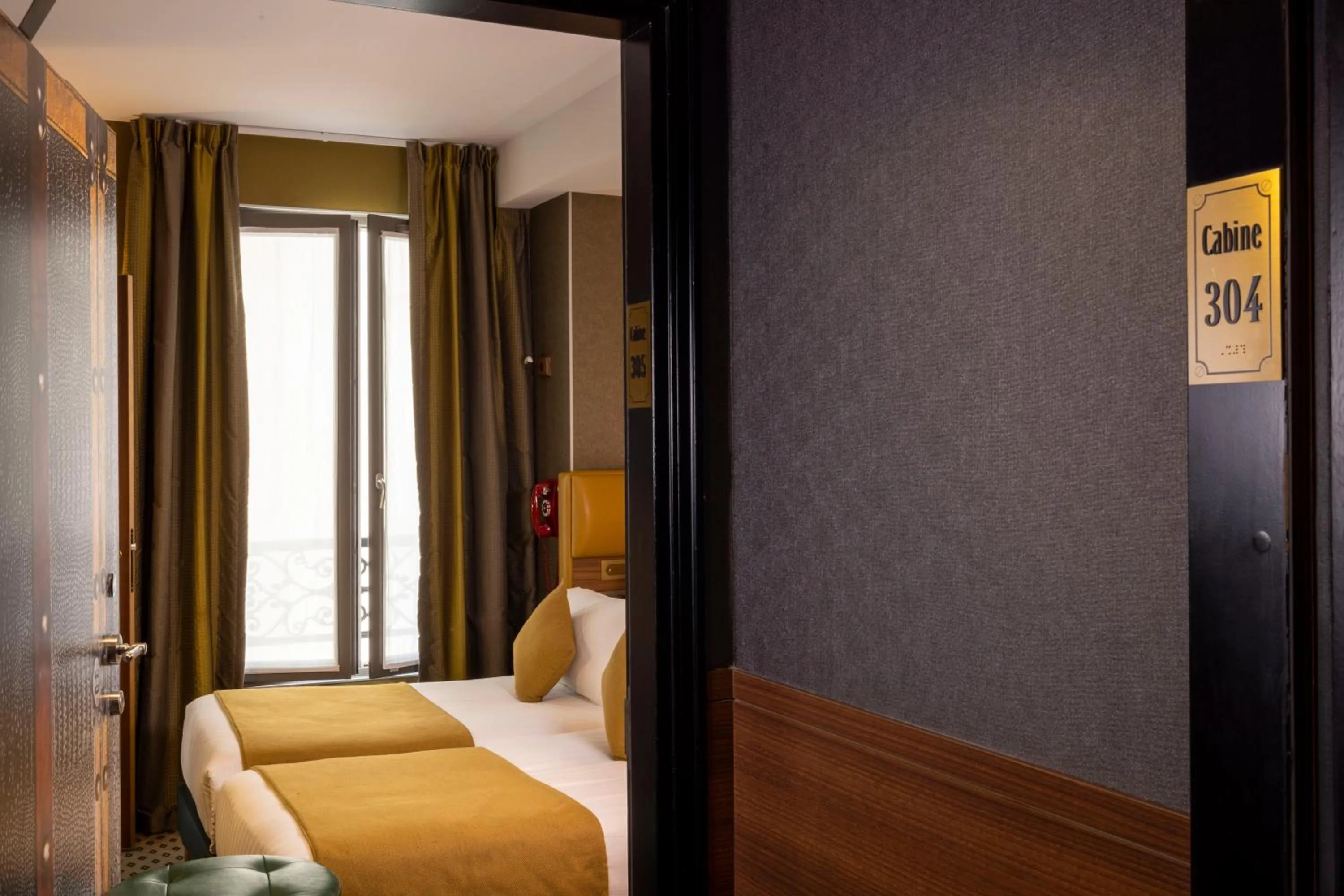 Bed in Hotel Whistler - Gare du Nord