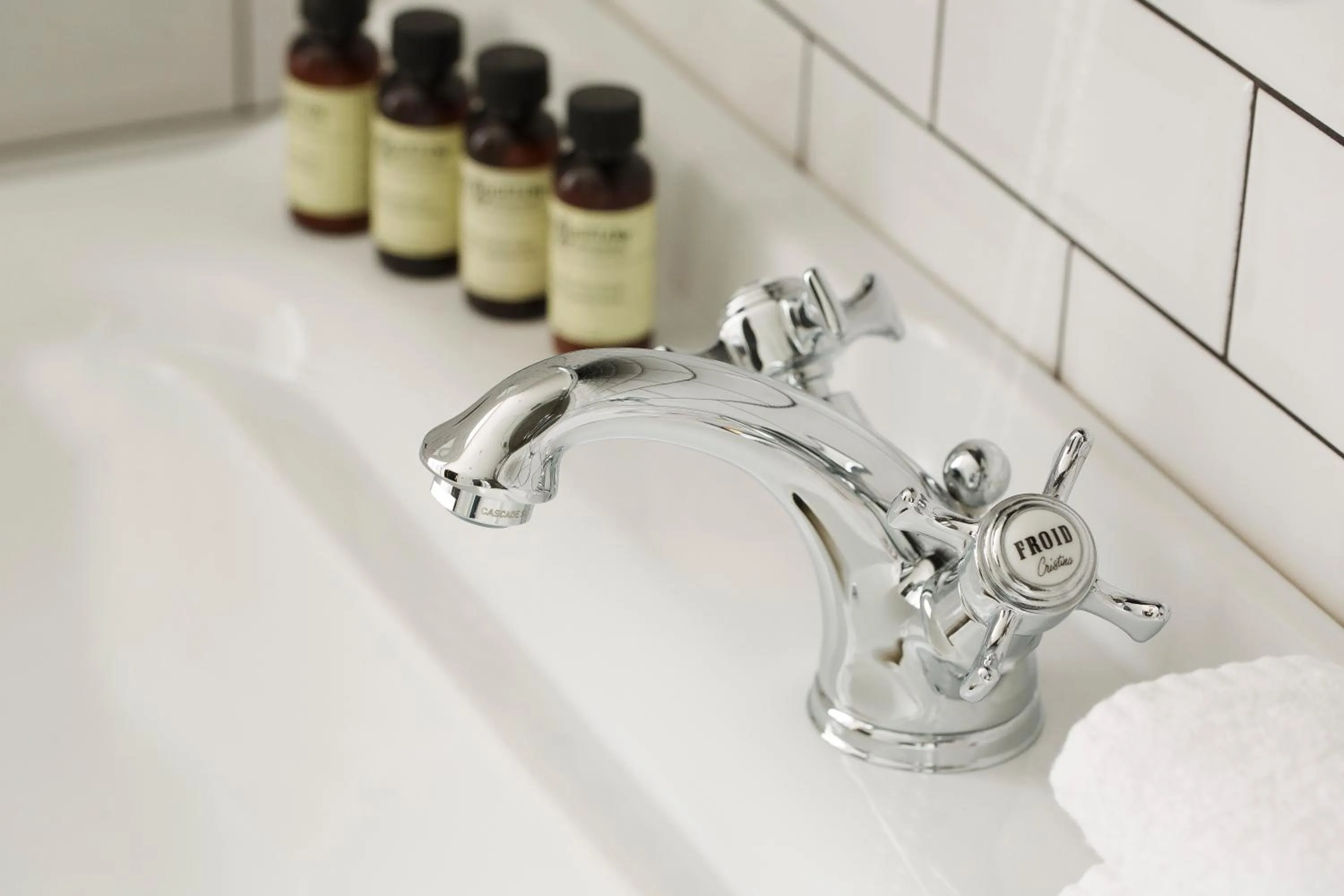 Bathroom in Hotel Whistler - Gare du Nord