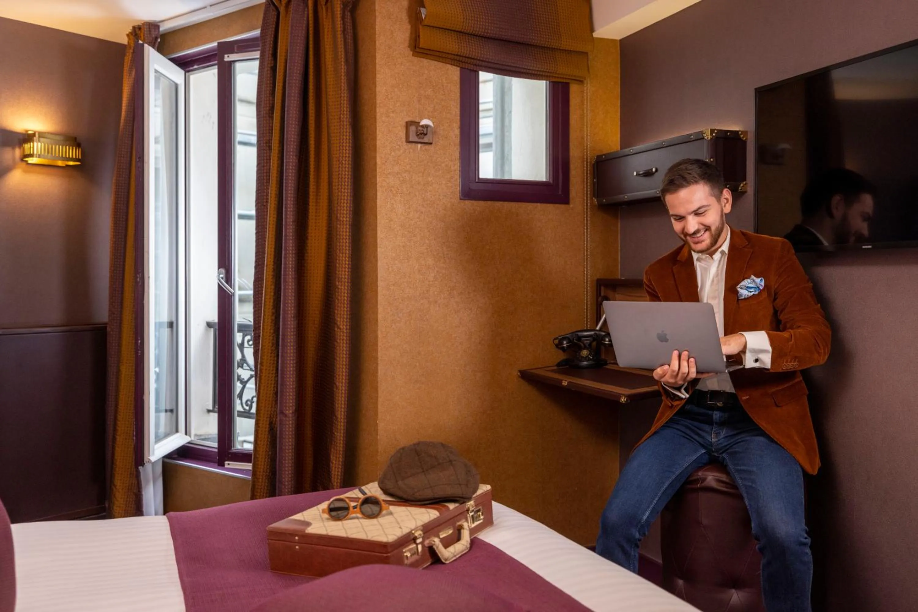 Bedroom, Bed in Hotel Whistler - Gare du Nord