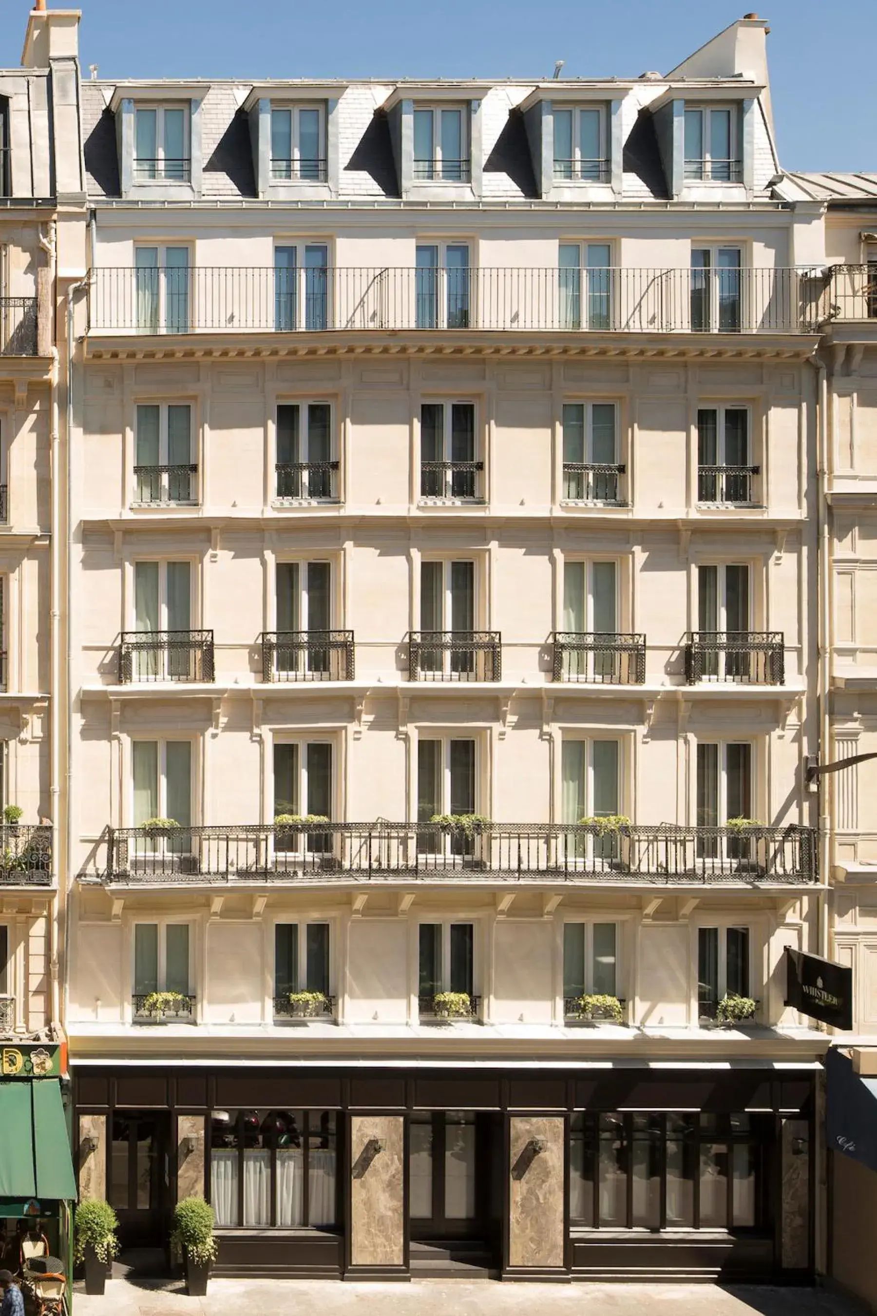 Facade/entrance in Hotel Whistler - Gare du Nord Facade/entrance in Hotel Whistler - Gare du Nord
