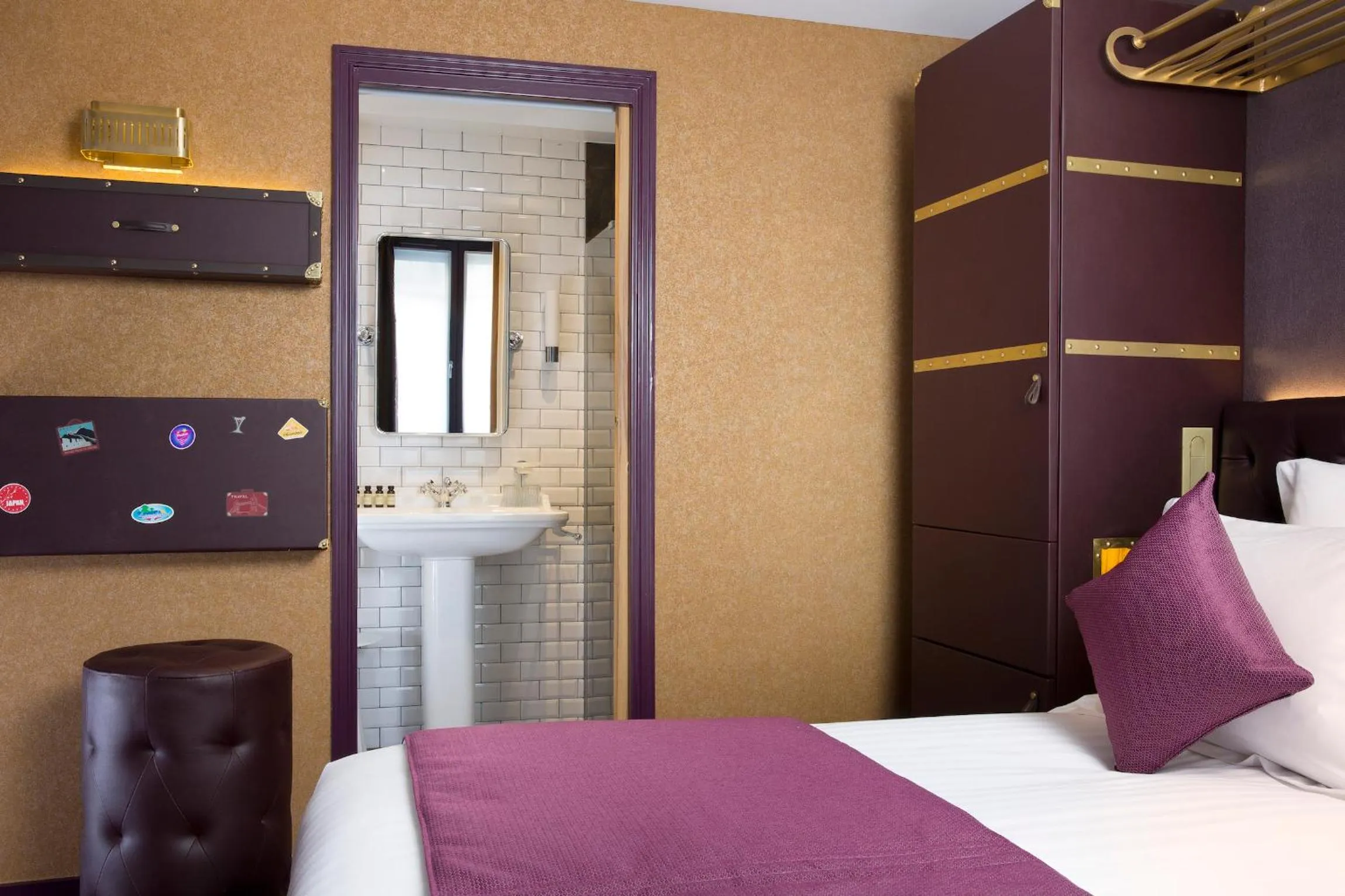 Bedroom, Bed in Hotel Whistler - Gare du Nord