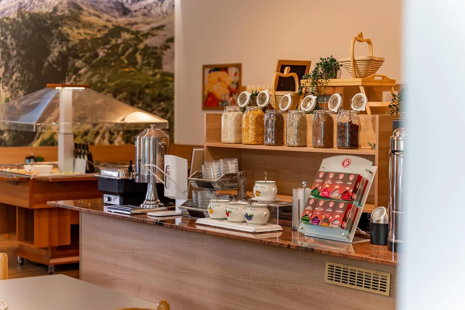 Breakfast in OEKOTEL Salzburg Messe