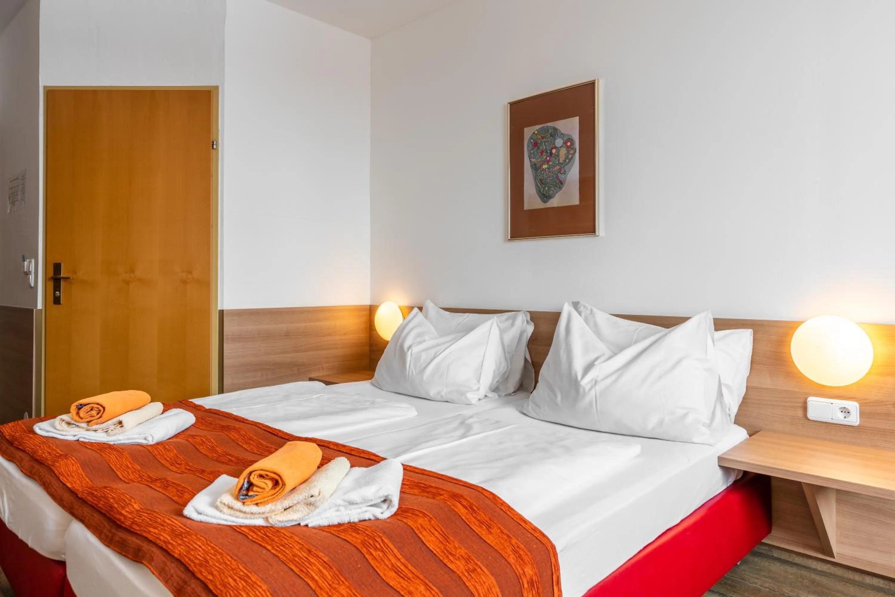 Photo of the whole room, Bed in OEKOTEL Salzburg Messe