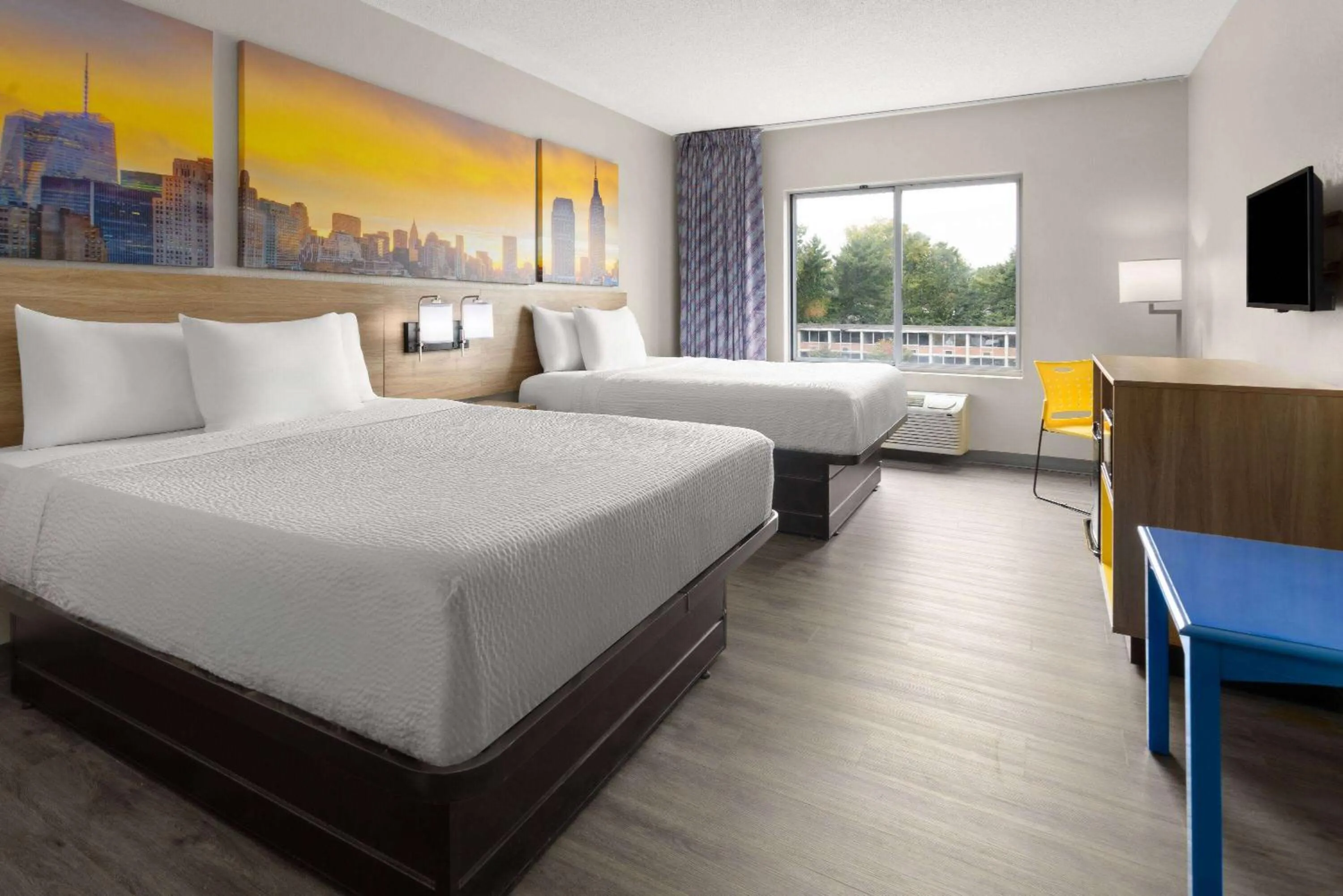 Photo of the whole room, Bed in Days Inn & Suites by Wyndham Albany