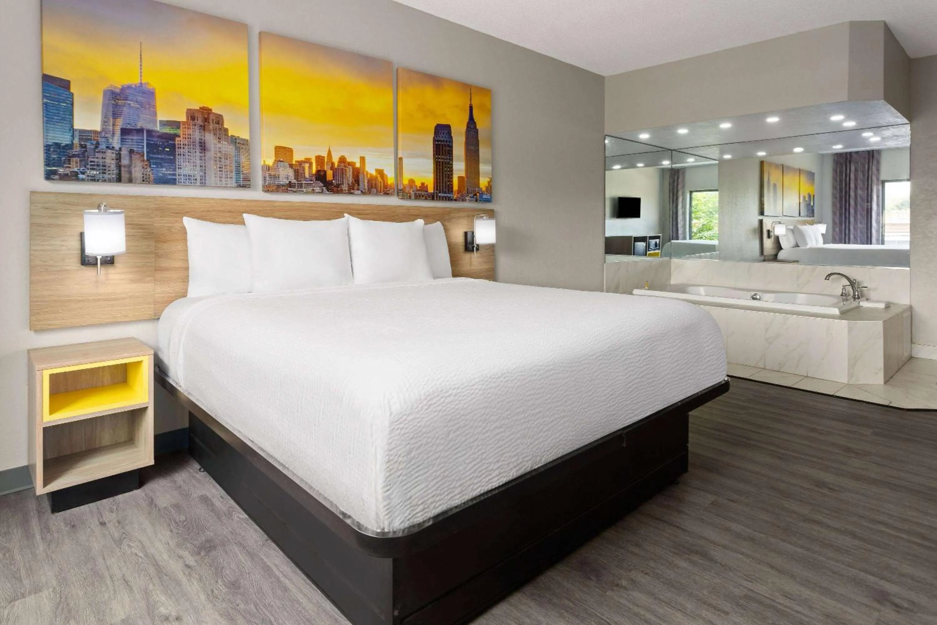 Bath, Bed in Days Inn & Suites by Wyndham Albany