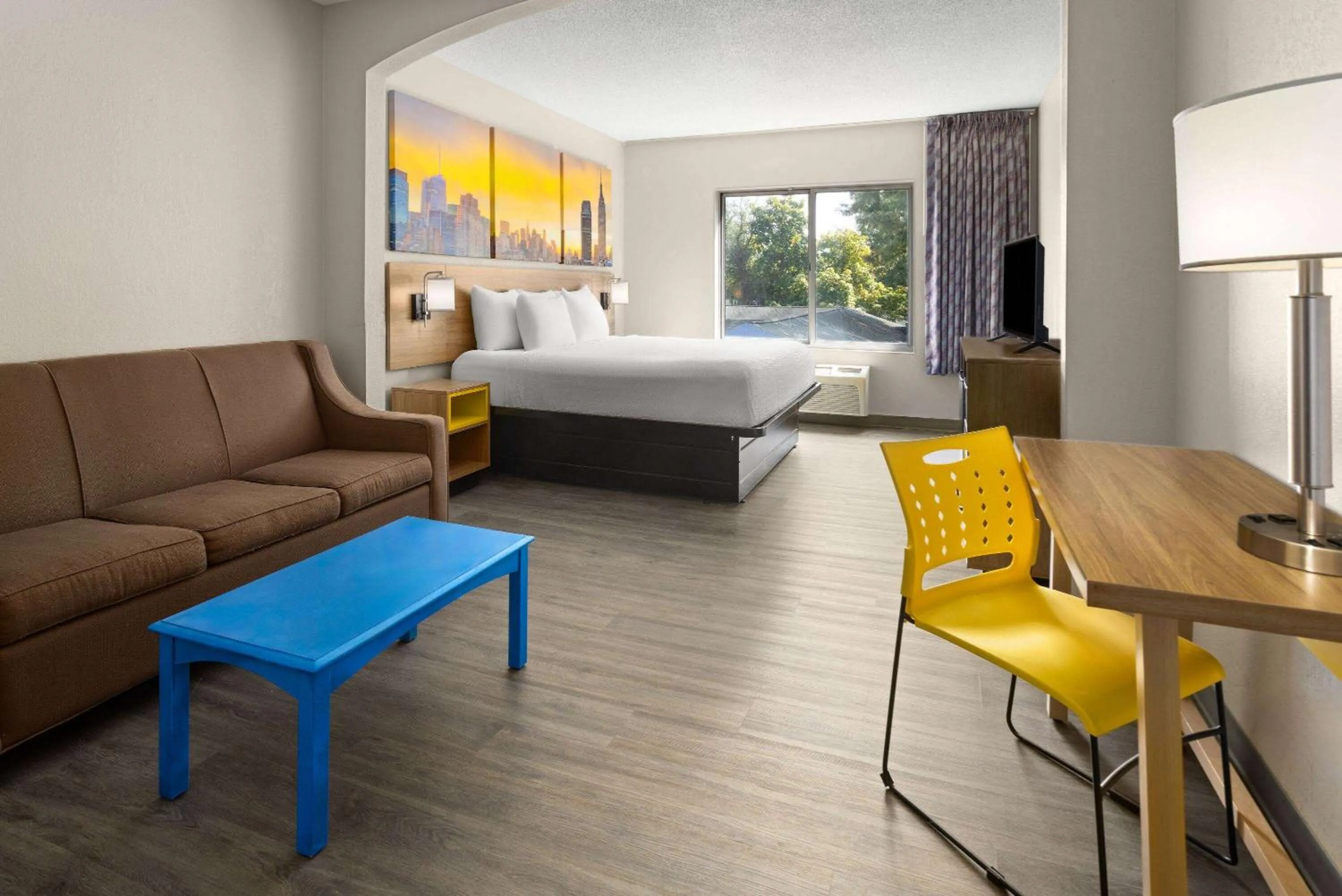 Photo of the whole room, Bed in Days Inn & Suites by Wyndham Albany