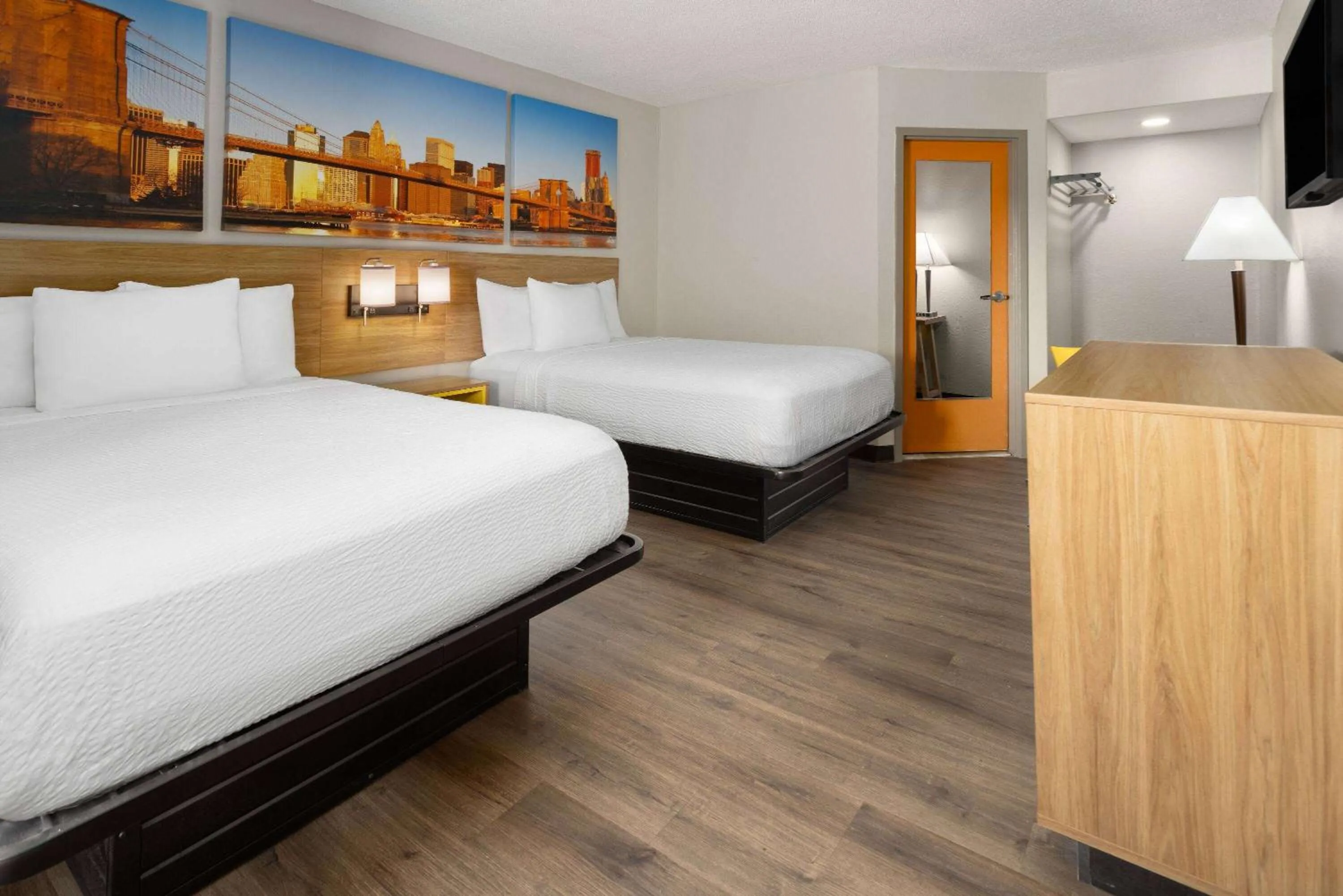 Photo of the whole room, Bed in Days Inn & Suites by Wyndham Albany