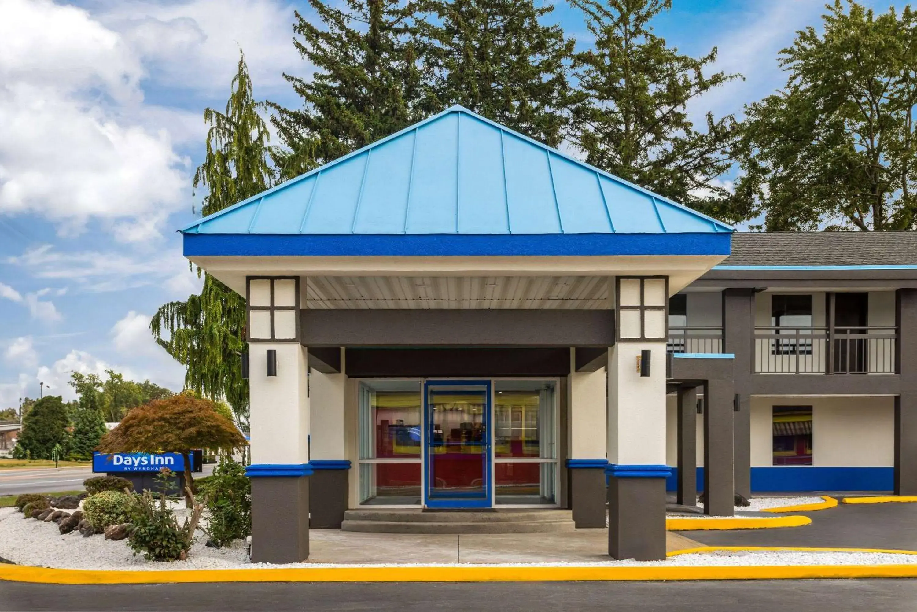 Property building in Days Inn & Suites by Wyndham Albany Property building in Days Inn & Suites by Wyndham Albany