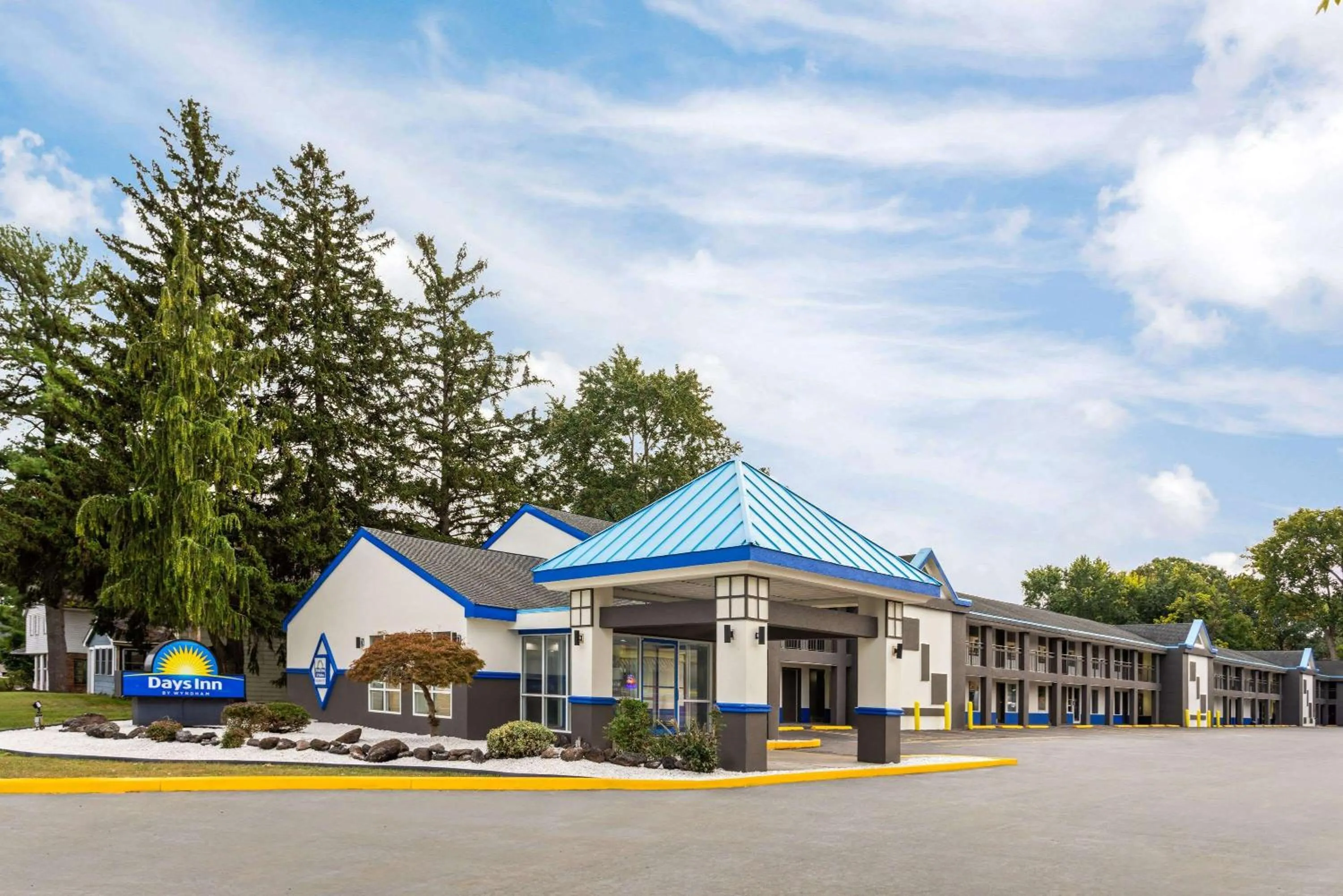 Property building in Days Inn & Suites by Wyndham Albany