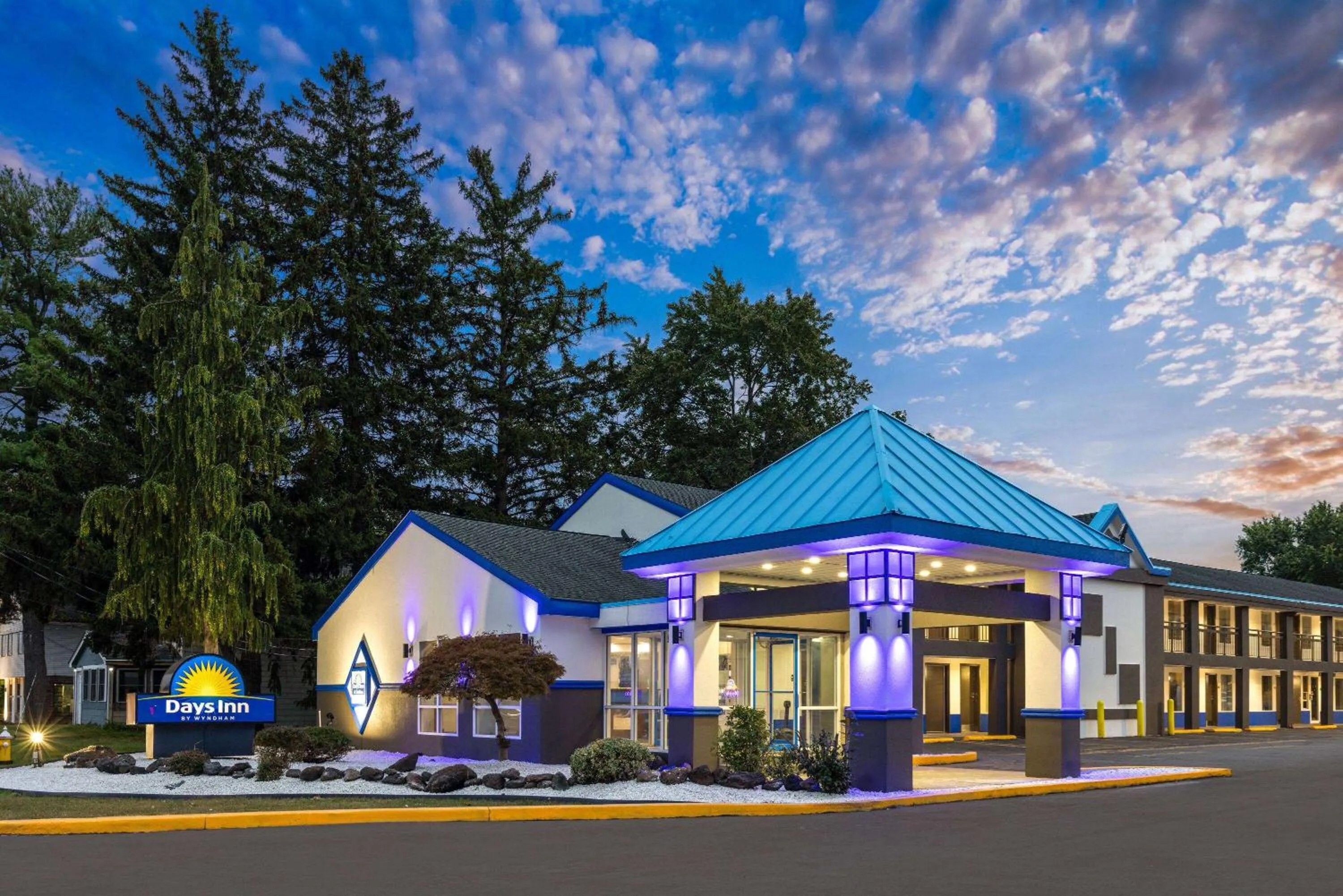 Property building in Days Inn & Suites by Wyndham Albany