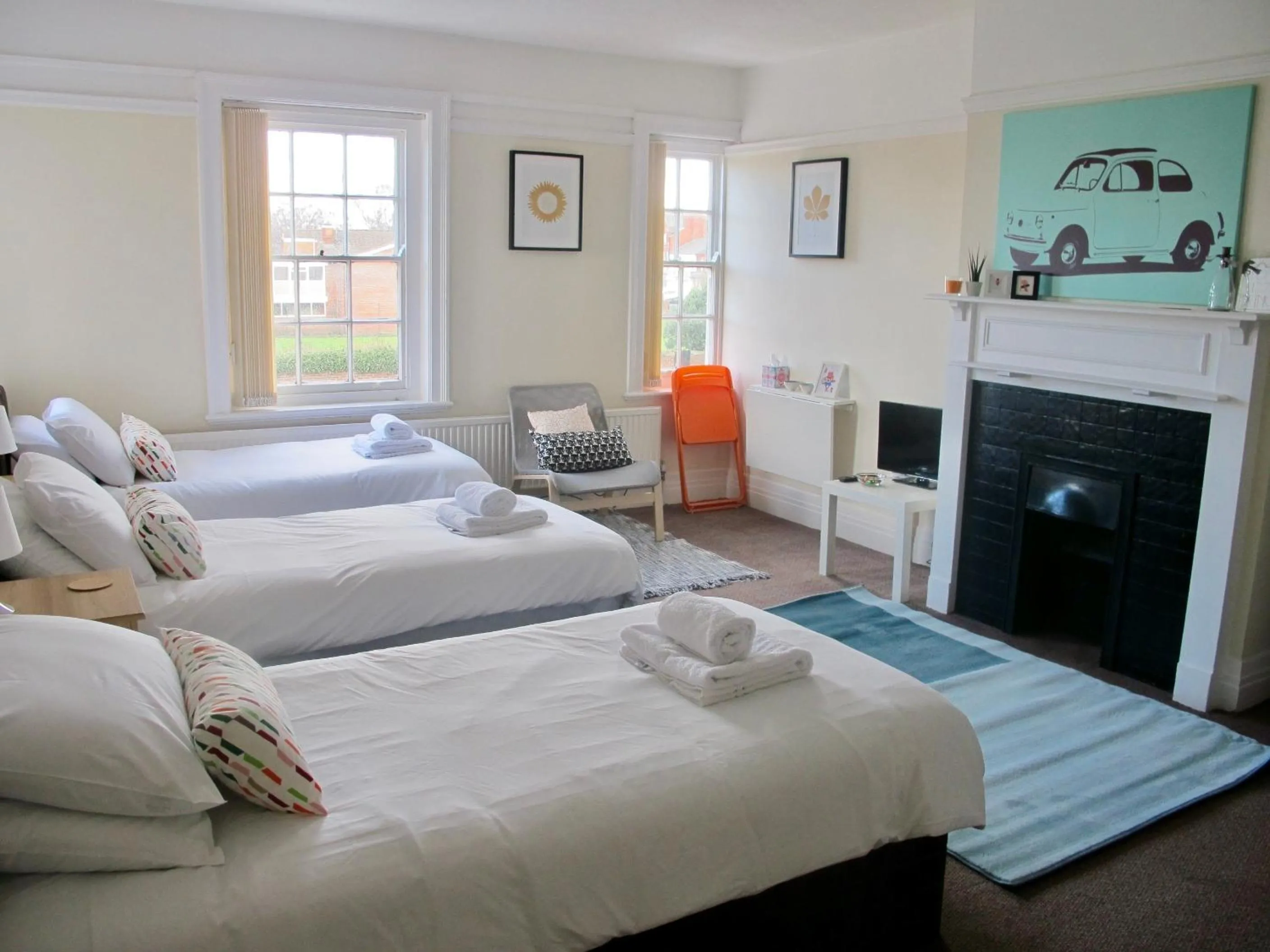 Photo of the whole room, Bed in The Jollys