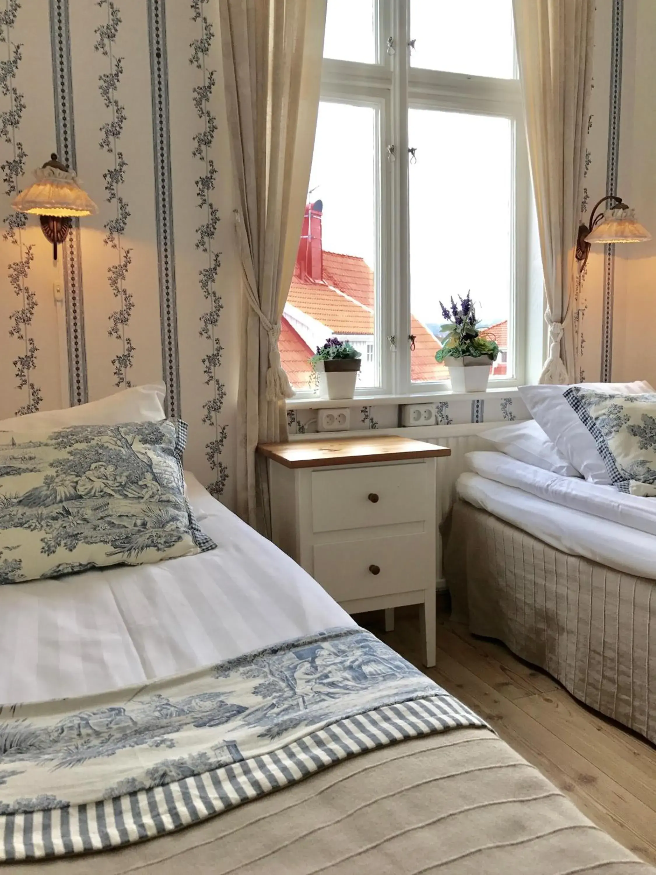 Twin Room with Shared Shower and Toilet in Hotell Viking Twin Room with Shared Shower and Toilet in Hotell Viking