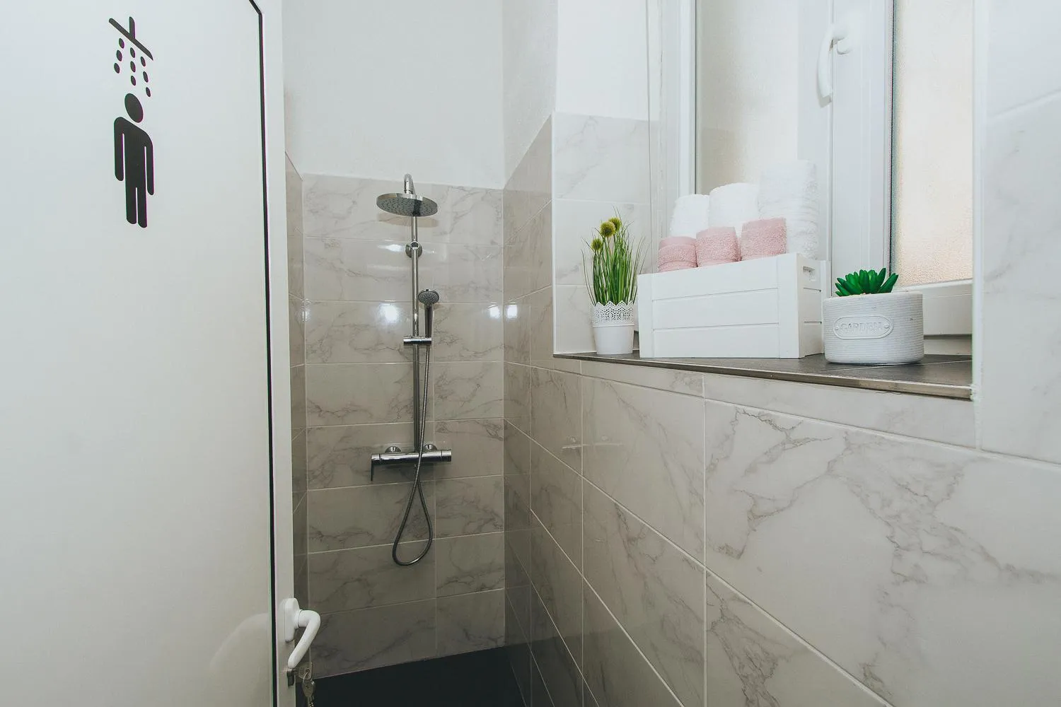 Shower in Hostel Globo