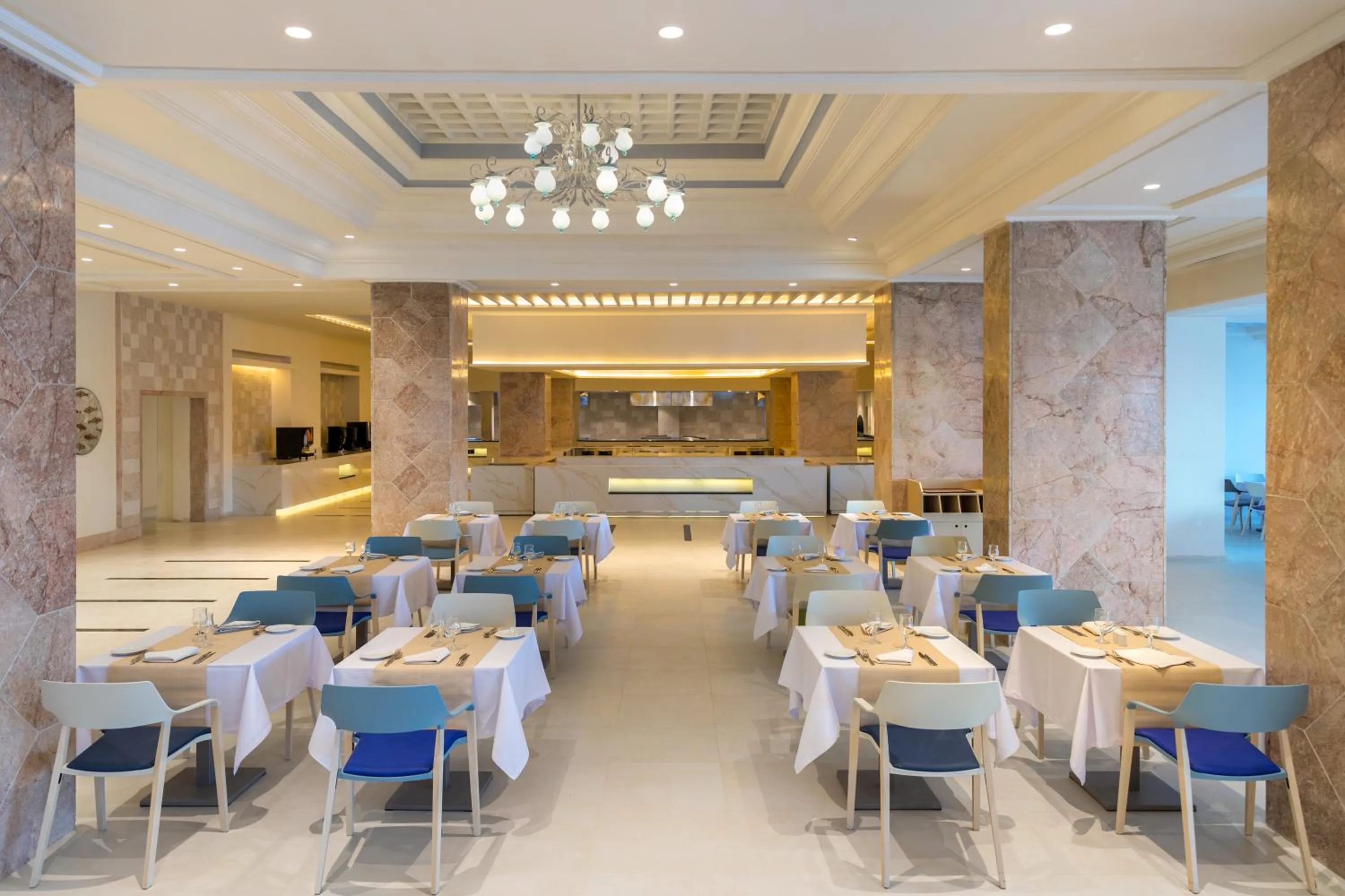 Restaurant/places to eat in Royal Azur Thalassa