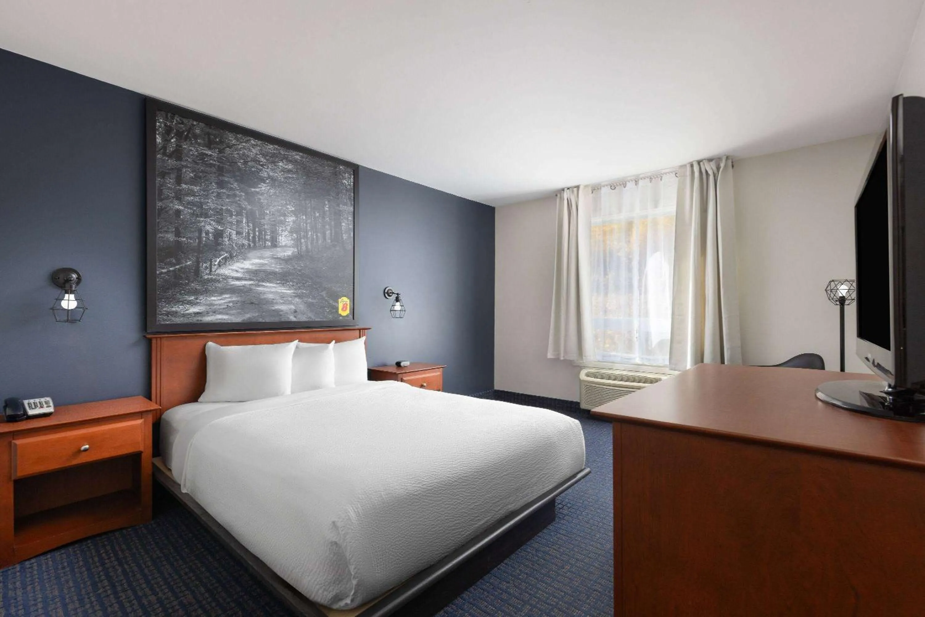 Photo of the whole room, Bed in Super 8 by Wyndham Sainte Agathe Des Monts