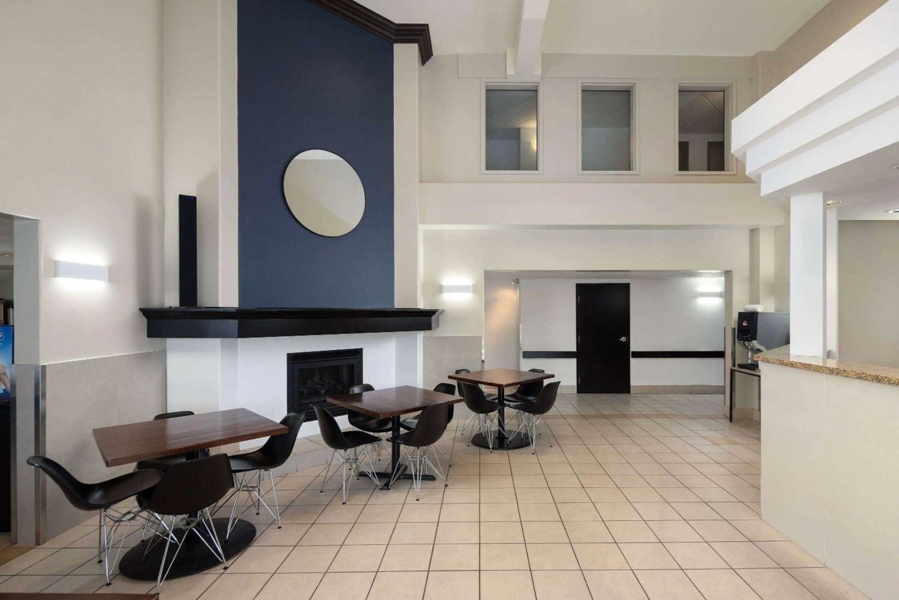 Lobby or reception in Super 8 by Wyndham Sainte Agathe Des Monts