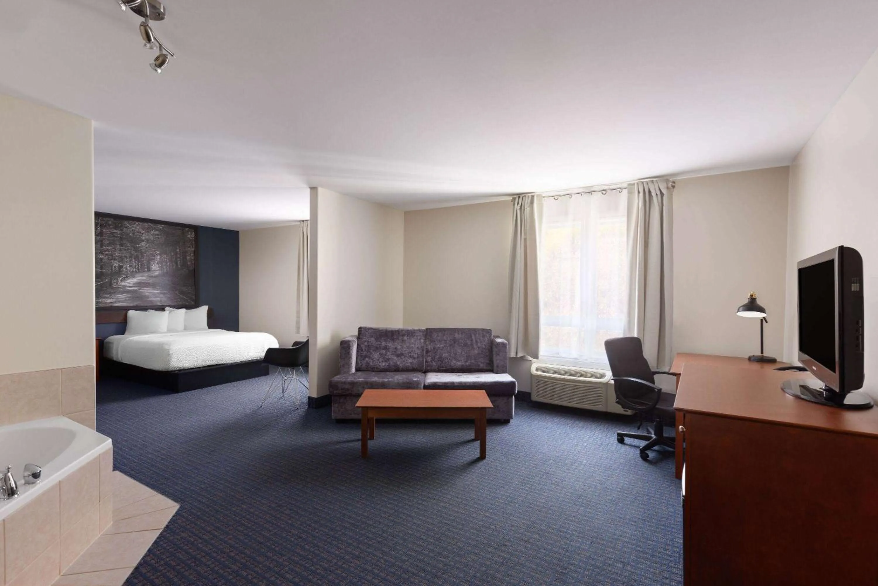 Bath, Bed in Super 8 by Wyndham Sainte Agathe Des Monts