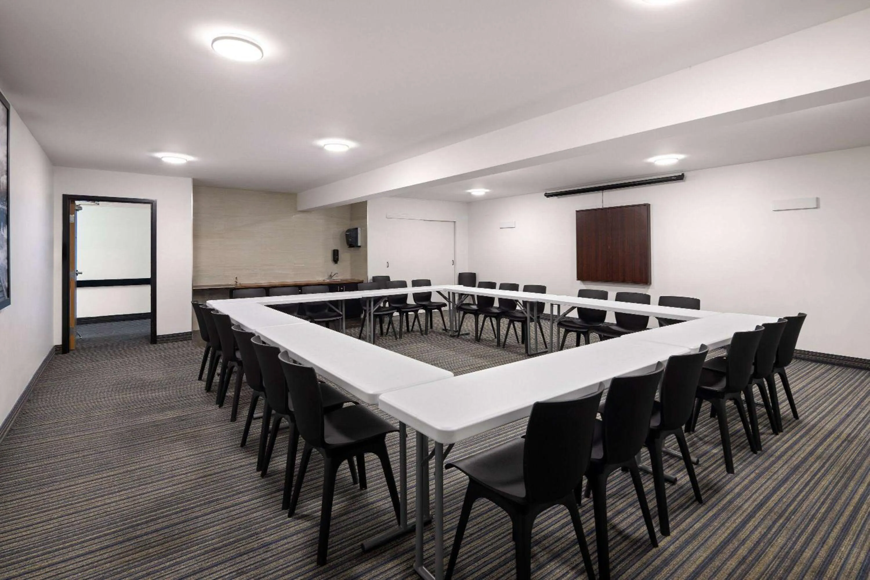 Meeting/conference room in Super 8 by Wyndham Sainte Agathe Des Monts