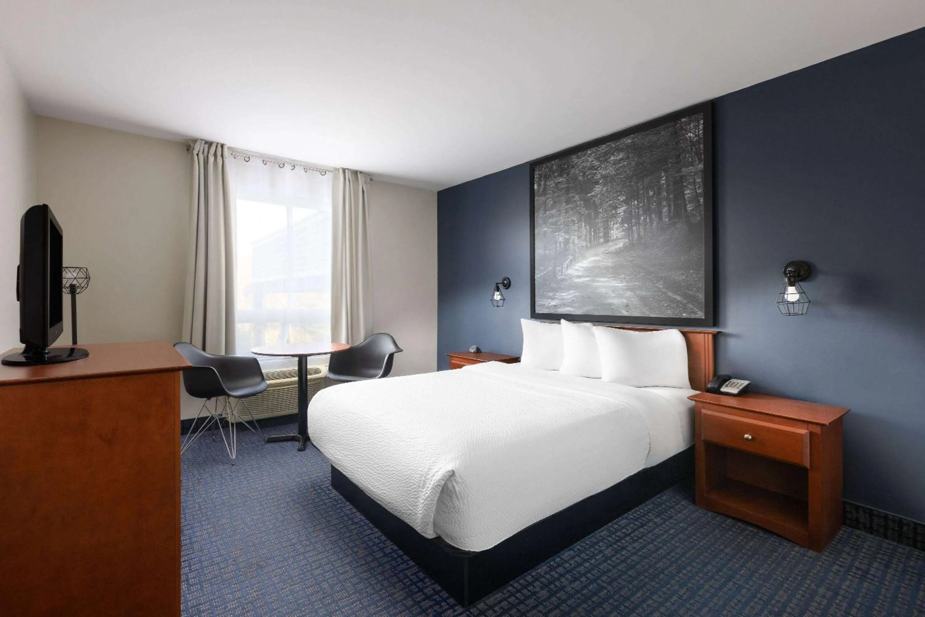 Photo of the whole room, Bed in Super 8 by Wyndham Sainte Agathe Des Monts