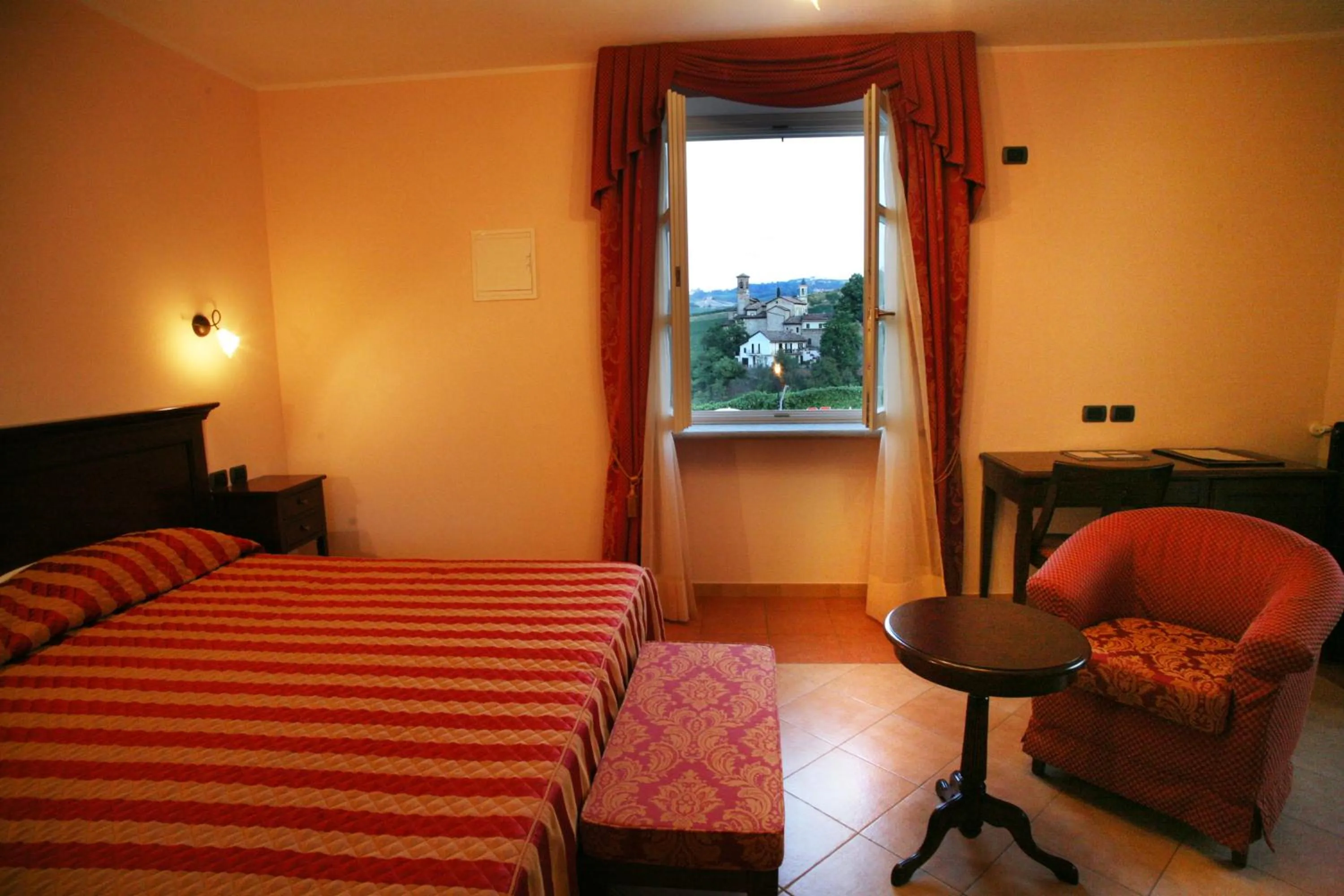 Bedroom, Bed in Hotel Barolo