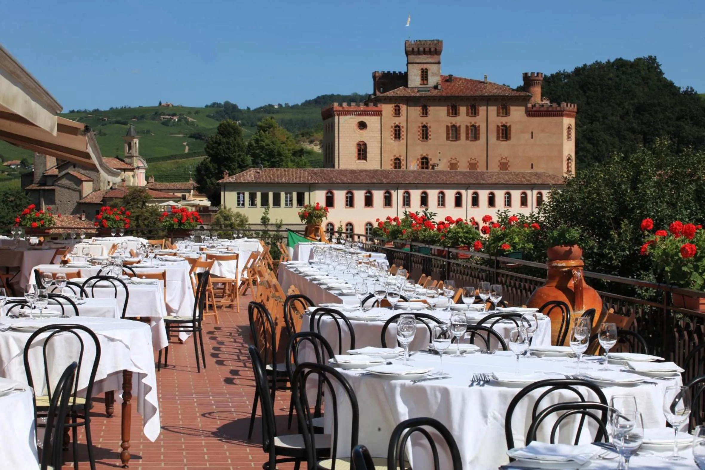 Restaurant/places to eat in Hotel Barolo