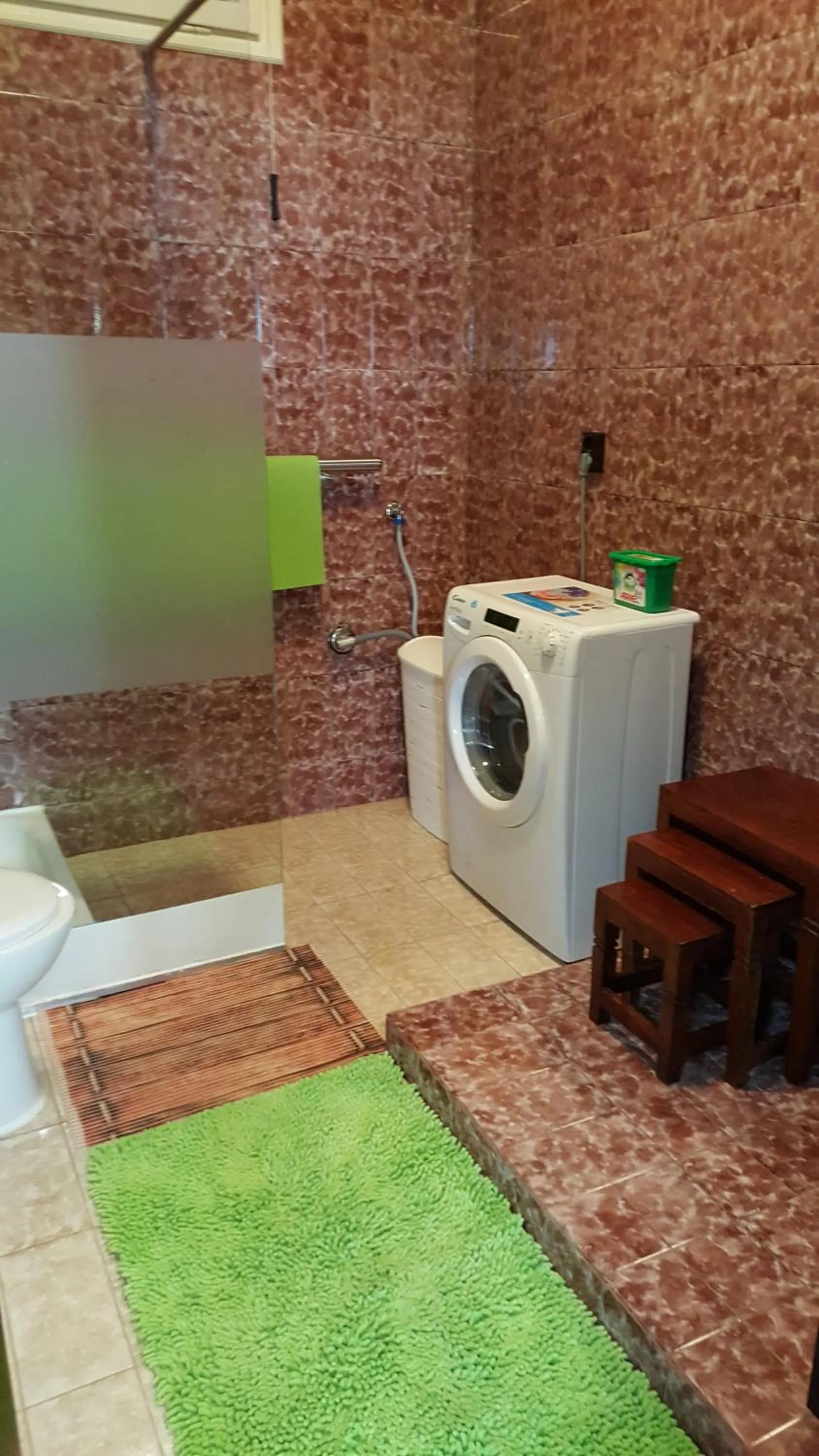 Bathroom in Apartment Comeback