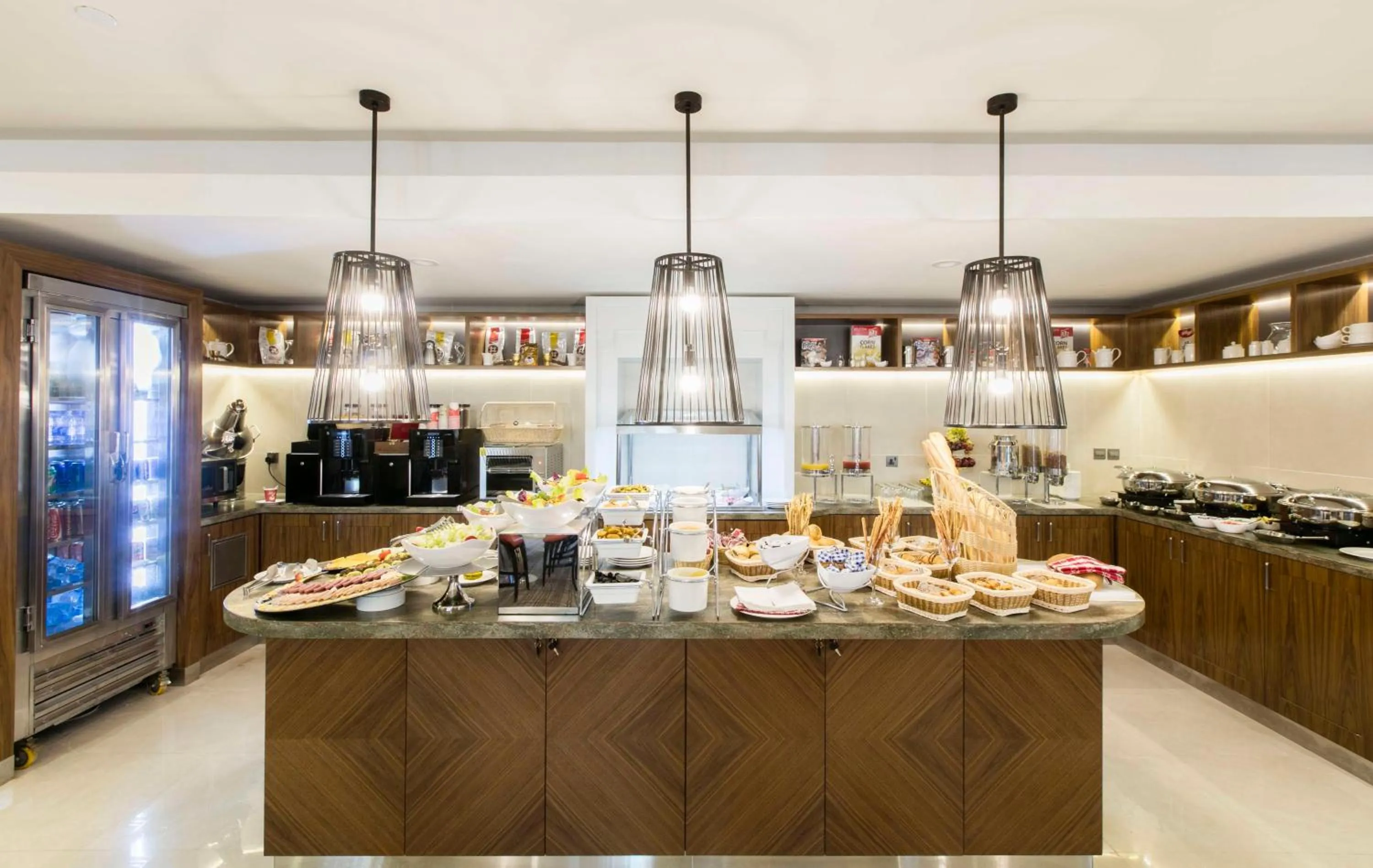 Restaurant/places to eat in Al Andalus Mall Hotel Jeddah