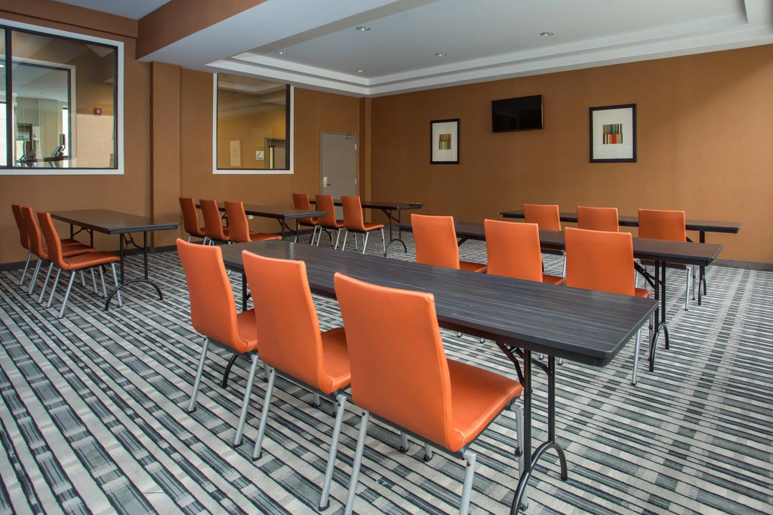 Meeting/conference room in Holiday Inn Express - Springfield Downtown by IHG