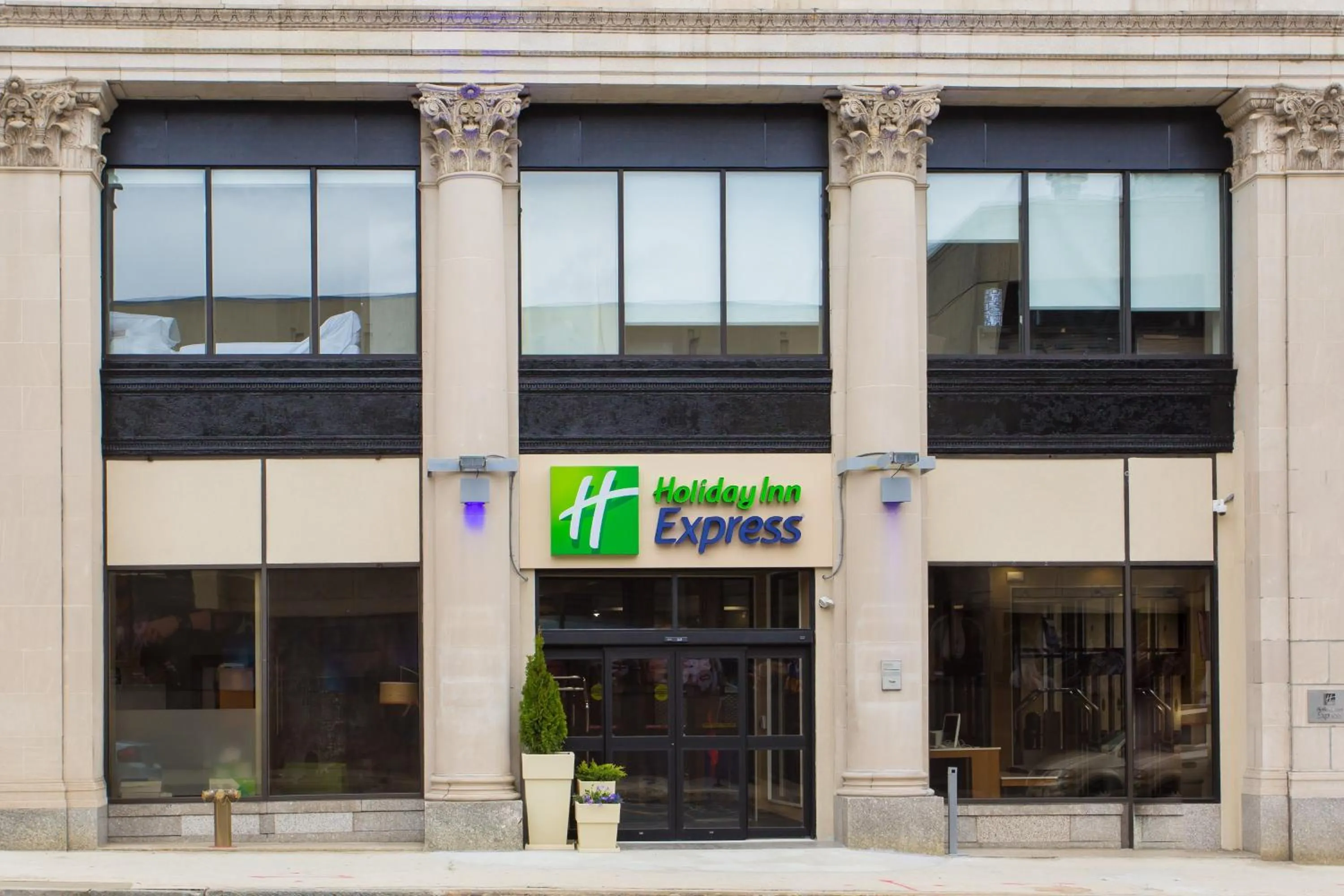 Property building in Holiday Inn Express - Springfield Downtown by IHG