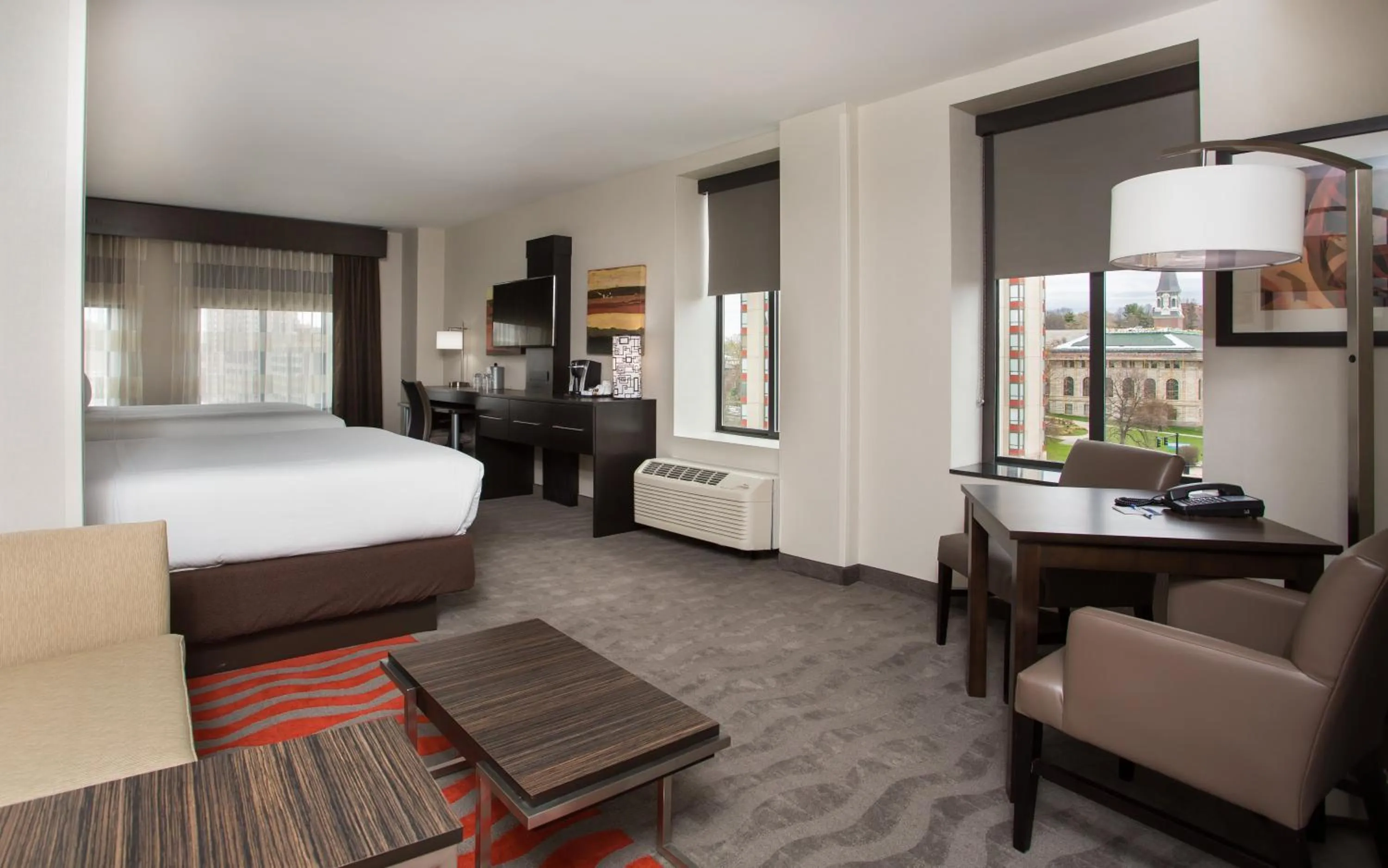 Photo of the whole room, Bed in Holiday Inn Express - Springfield Downtown by IHG