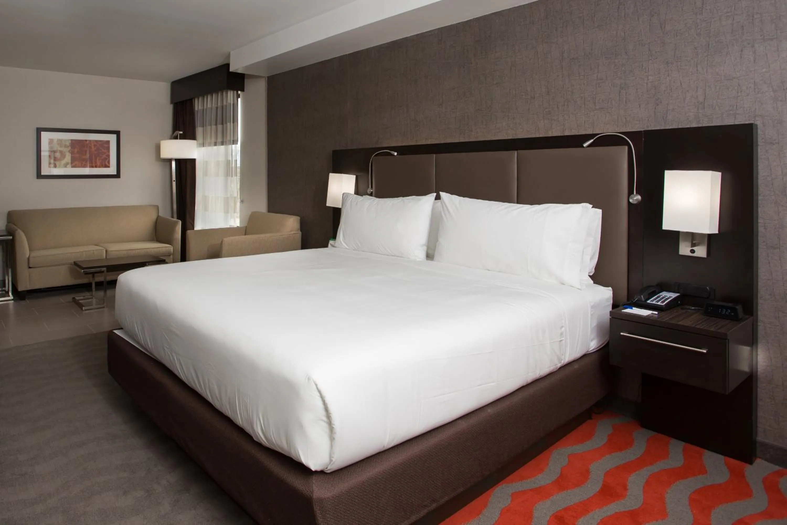 Photo of the whole room, Bed in Holiday Inn Express - Springfield Downtown by IHG